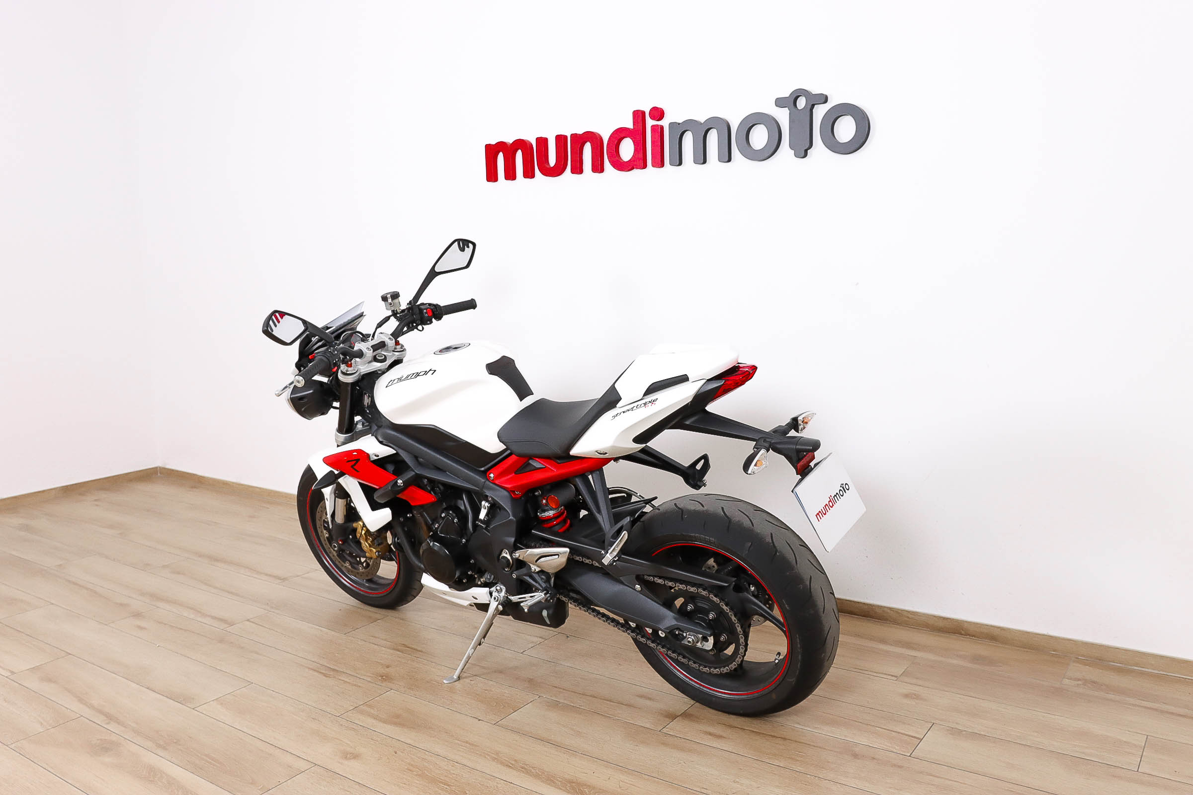 TRIUMPH Street Triple RTRIUMPH9 TRIUMPH Street Triple RTRIUMPH9