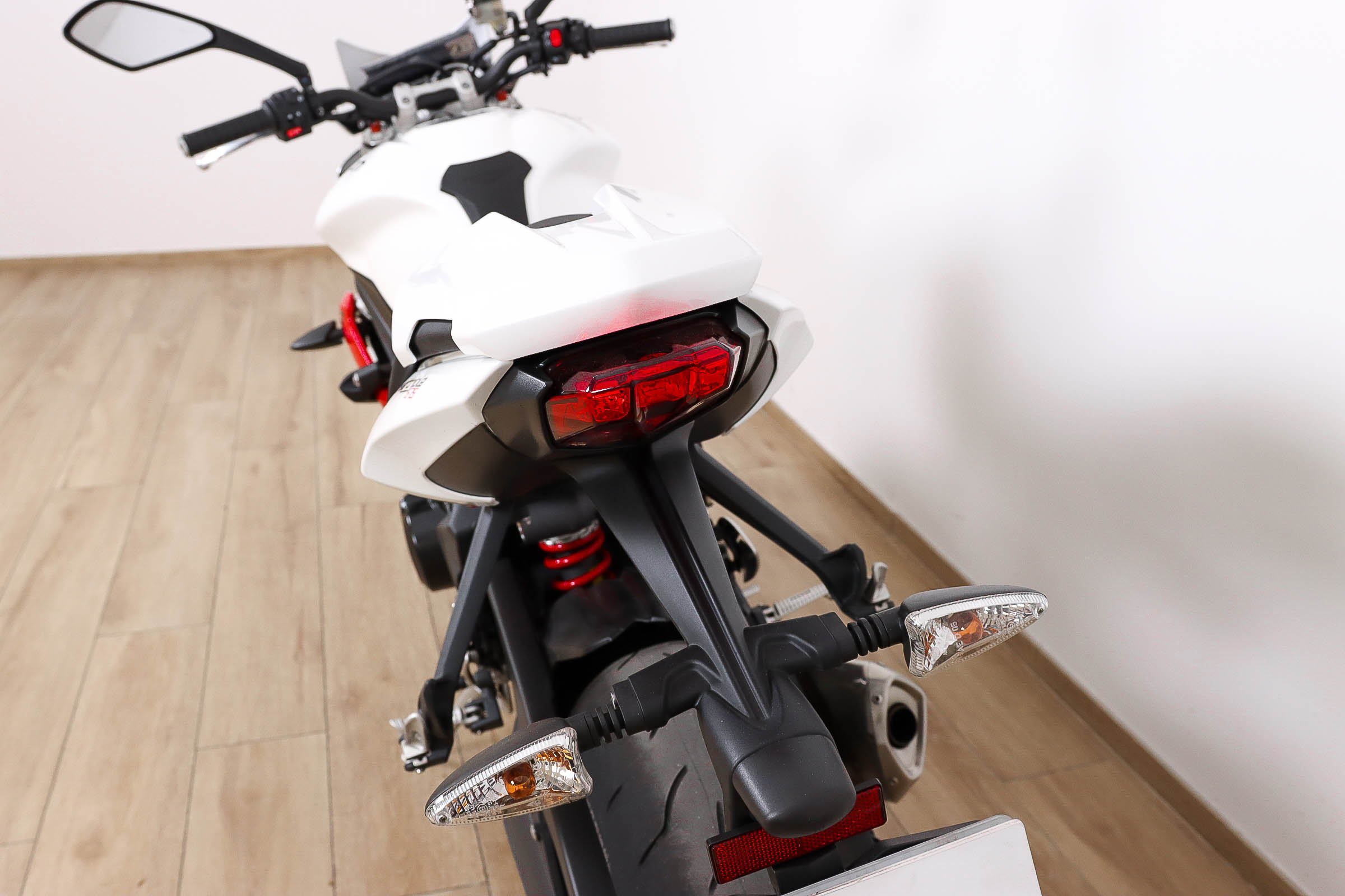 TRIUMPH Street Triple RTRIUMPH11 TRIUMPH Street Triple RTRIUMPH11