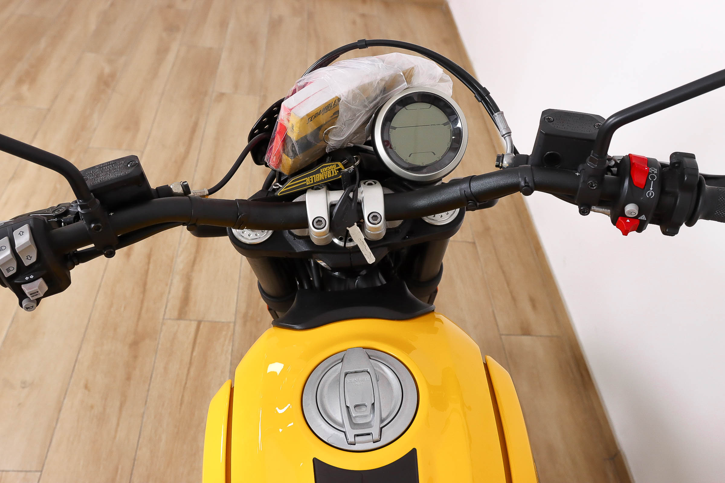 DUCATI Scrambler Full ThrottleDUCATI9 DUCATI Scrambler Full ThrottleDUCATI9
