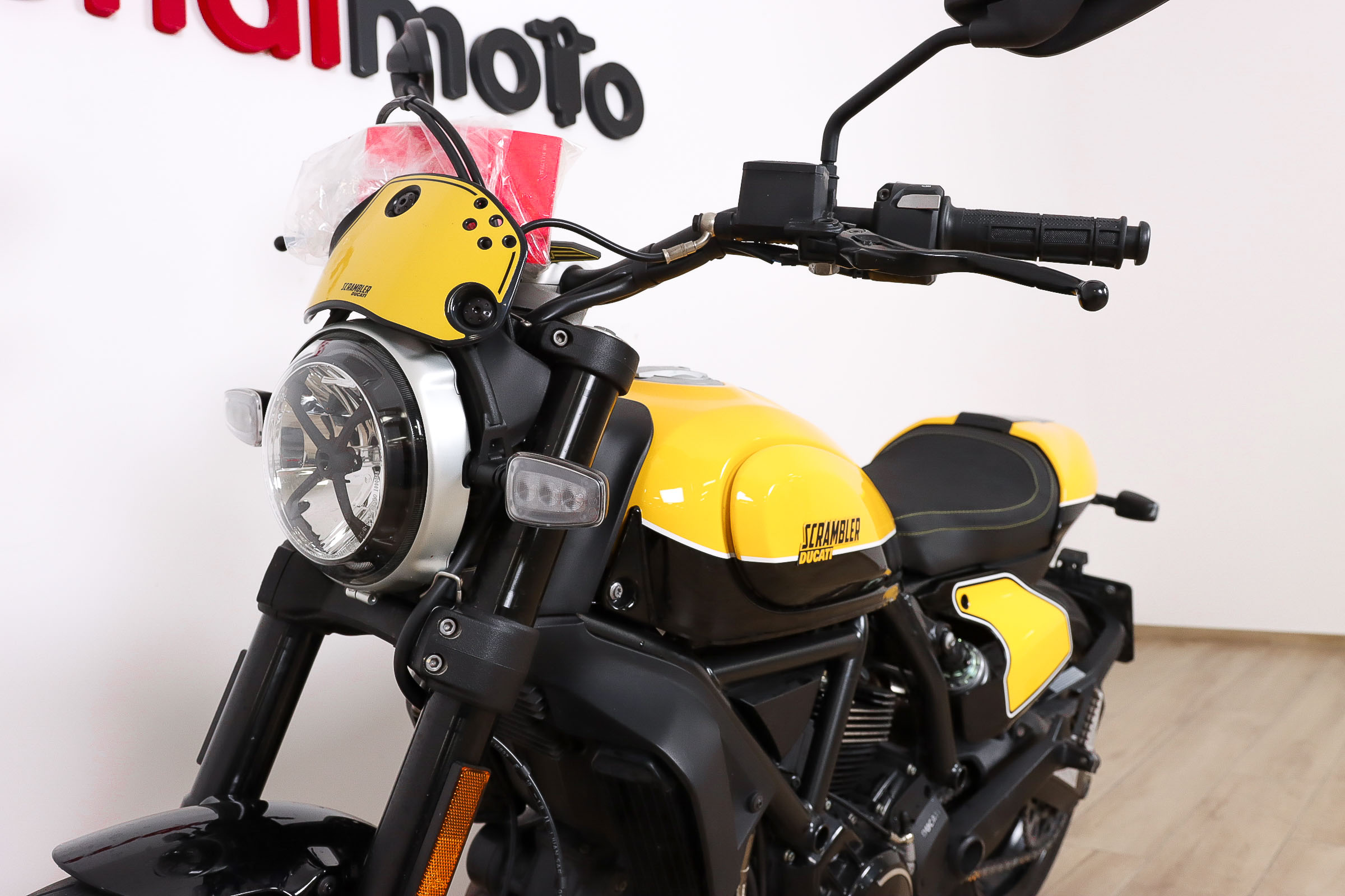 DUCATI Scrambler Full ThrottleDUCATI10 DUCATI Scrambler Full ThrottleDUCATI10