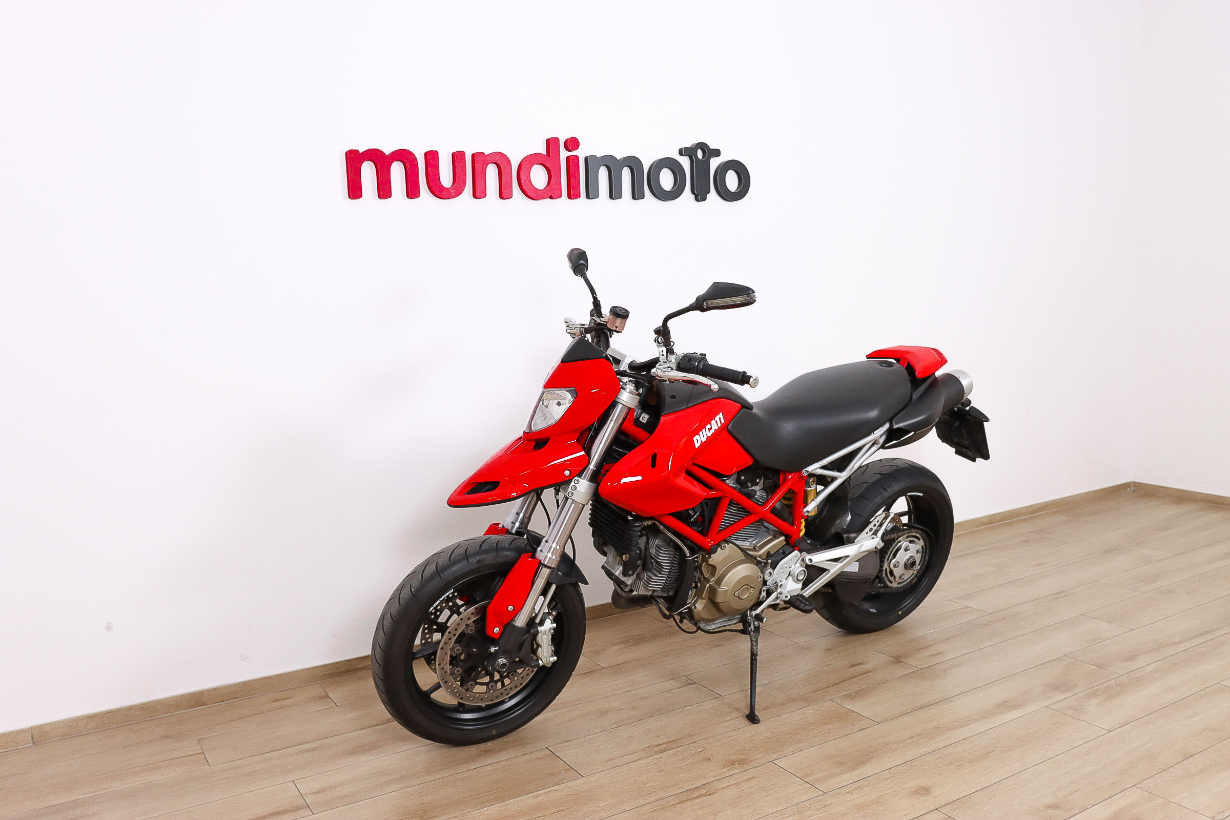 DUCATI HYPERMOTARD 1100DUCATI9 DUCATI HYPERMOTARD 1100DUCATI9