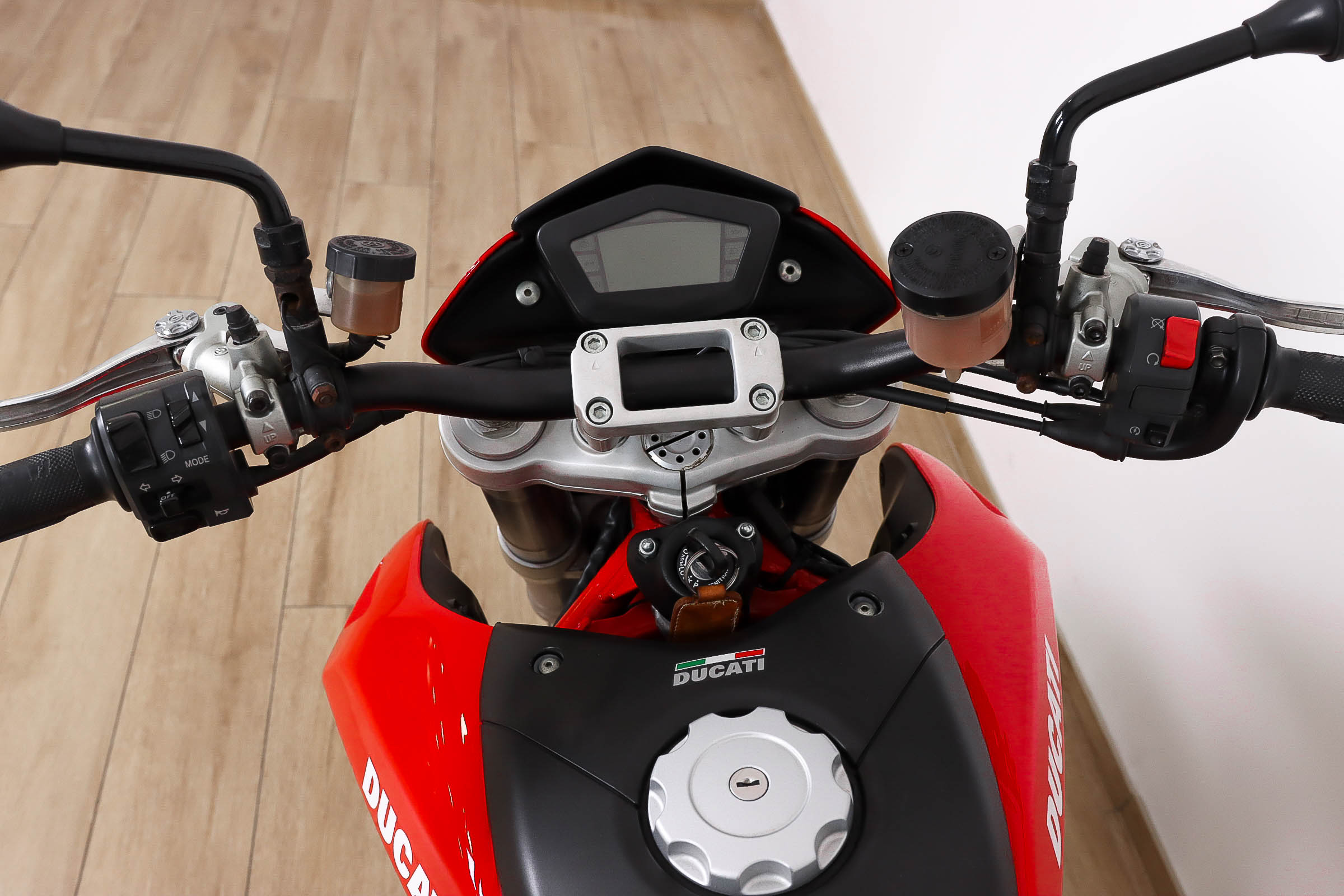 DUCATI HYPERMOTARD 1100DUCATI11 DUCATI HYPERMOTARD 1100DUCATI11