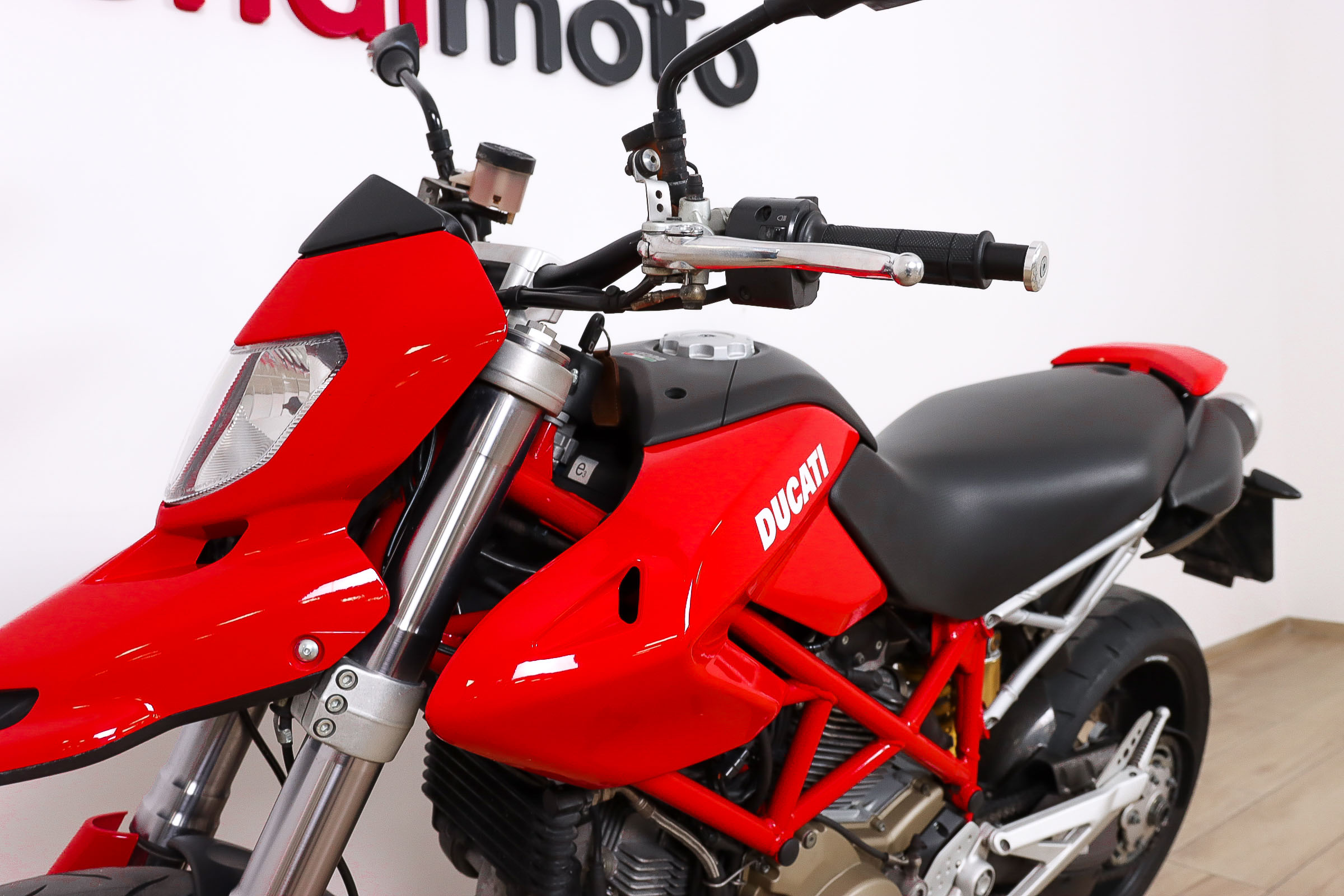 DUCATI HYPERMOTARD 1100DUCATI12 DUCATI HYPERMOTARD 1100DUCATI12