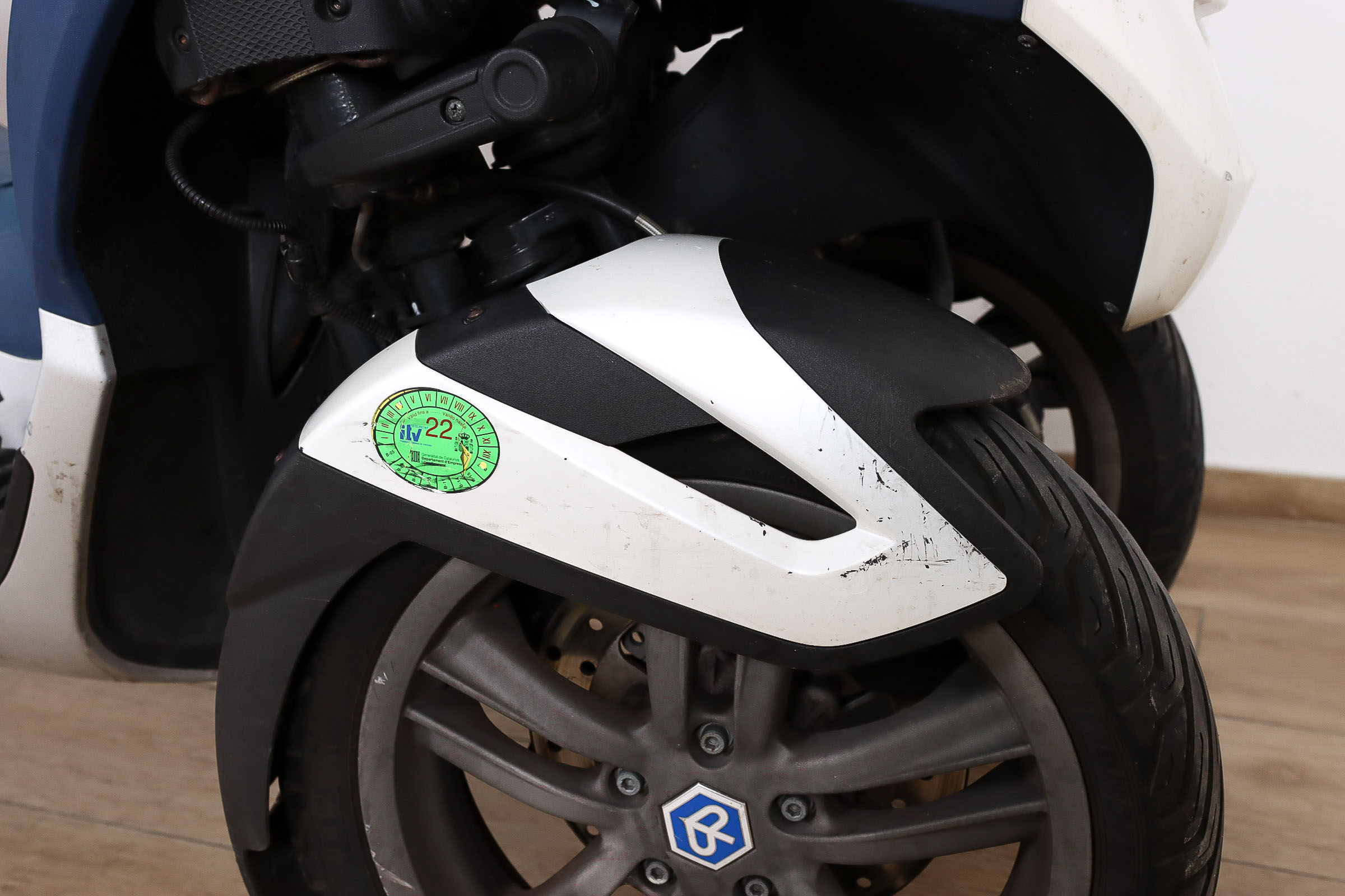 PIAGGIO MP3 300 Yourban LT SportPIAGGIO4 PIAGGIO MP3 300 Yourban LT SportPIAGGIO4