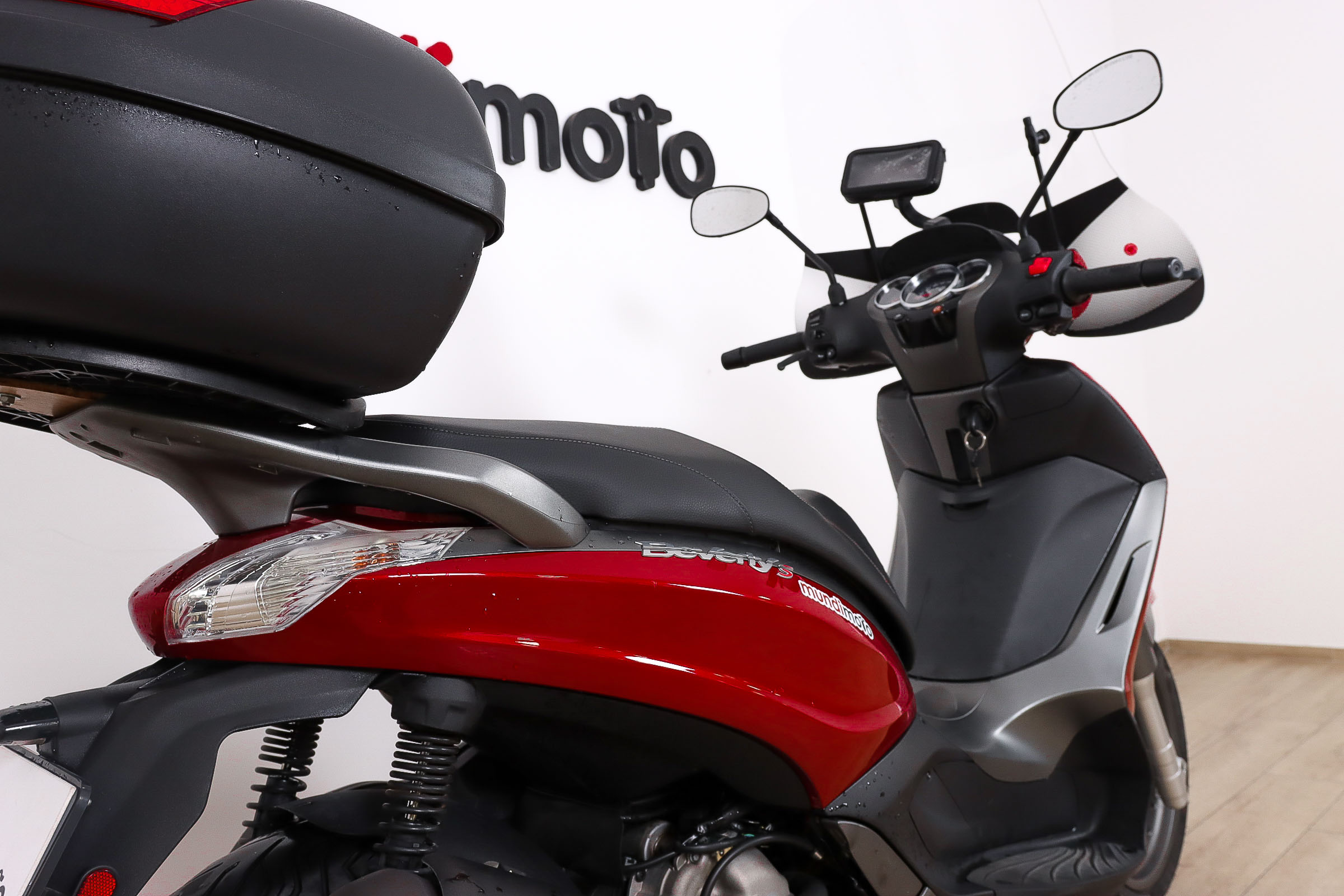 PIAGGIO Beverly 300IEPIAGGIO4 PIAGGIO Beverly 300IEPIAGGIO4