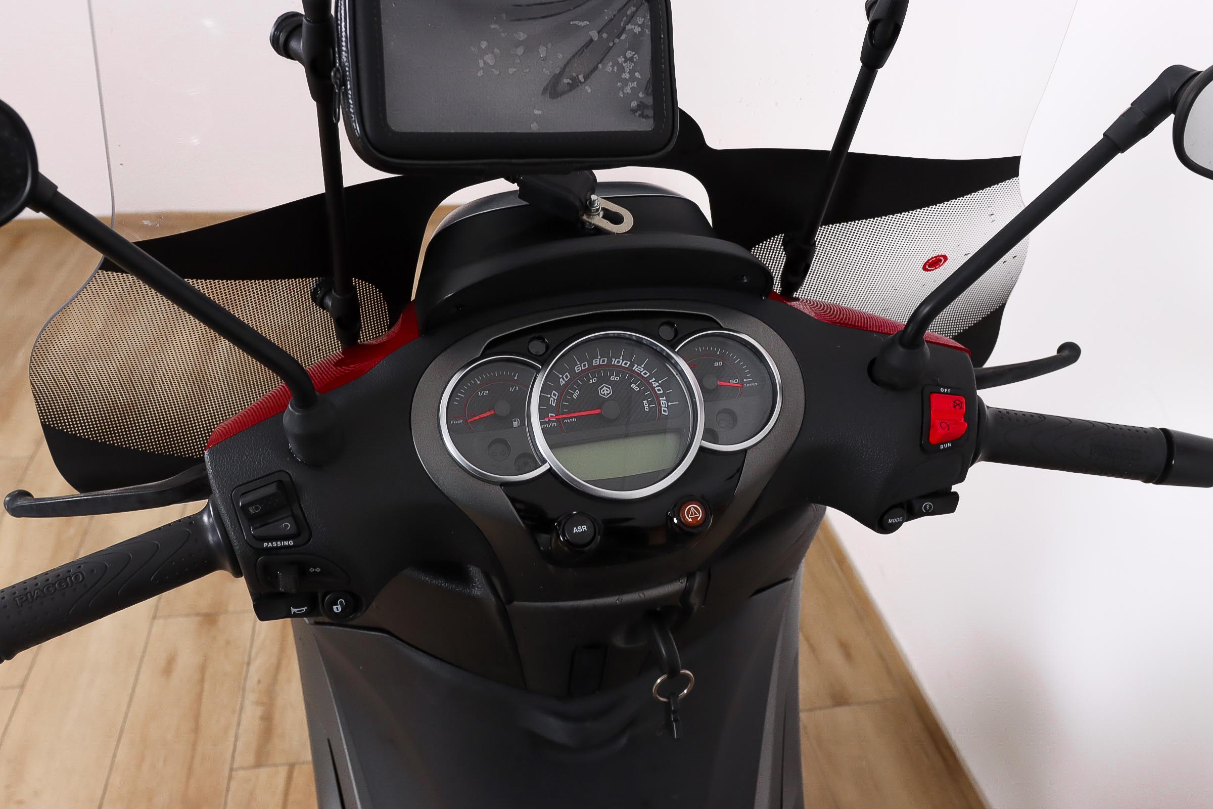 PIAGGIO Beverly 300IEPIAGGIO9 PIAGGIO Beverly 300IEPIAGGIO9