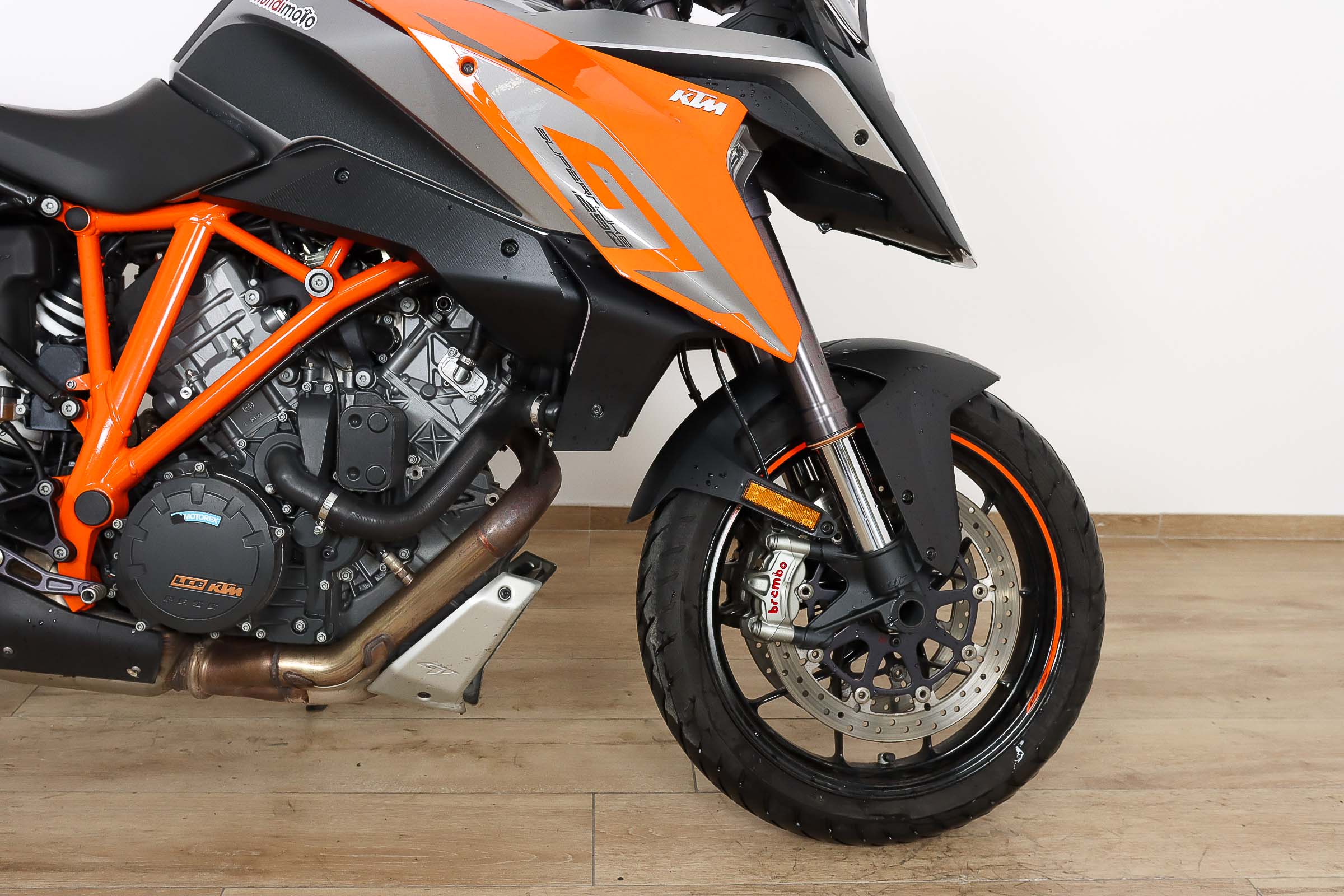 KTM 1290 Super Duke GTKTM4 KTM 1290 Super Duke GTKTM4