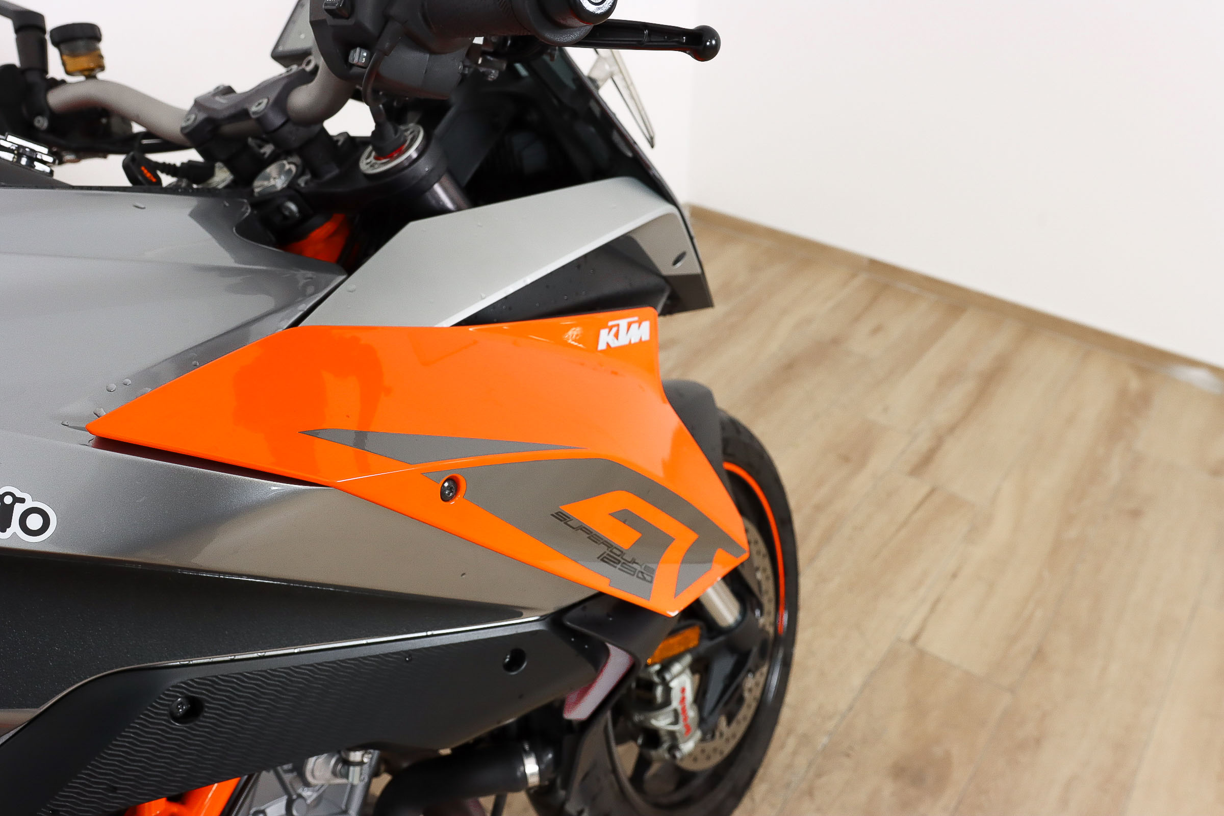 KTM 1290 Super Duke GTKTM5 KTM 1290 Super Duke GTKTM5