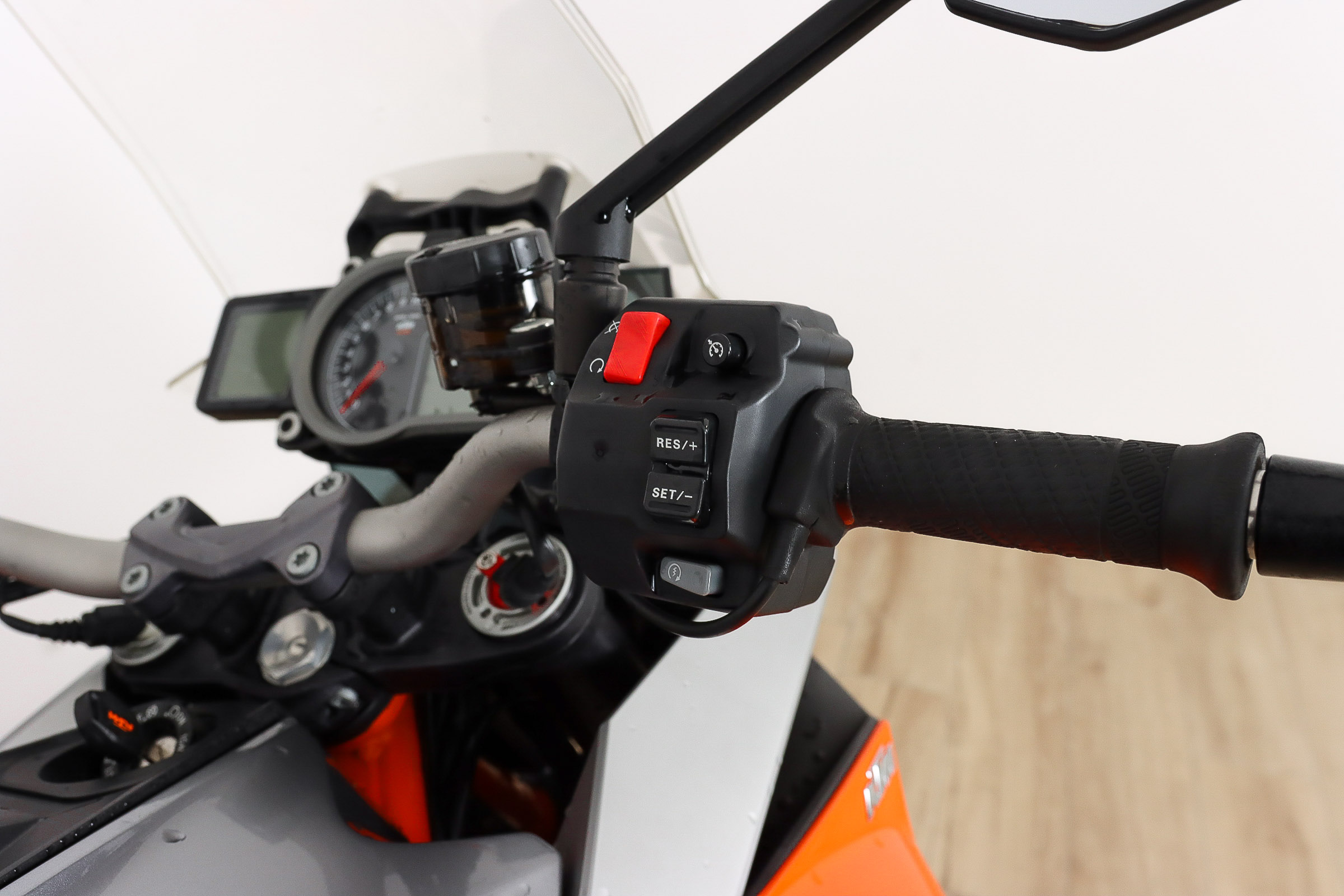 KTM 1290 Super Duke GTKTM7 KTM 1290 Super Duke GTKTM7