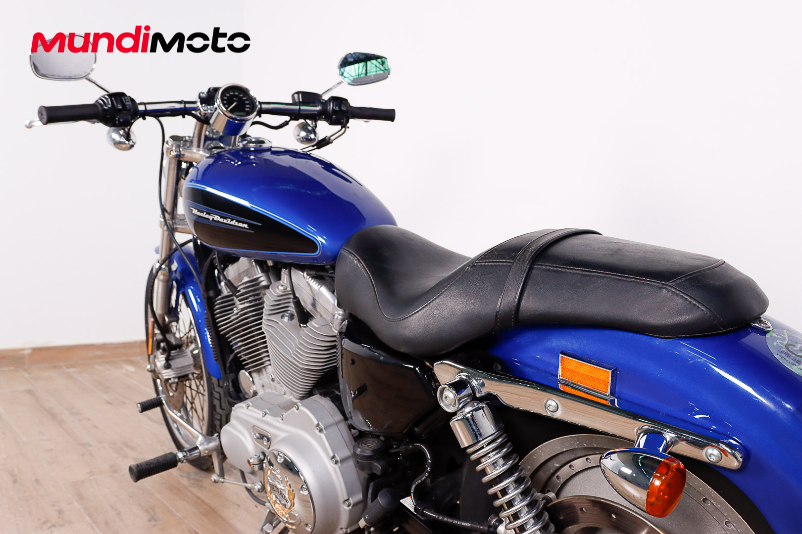 HARLEY DAVIDSON Sportster 883 IronHARLEY DAVIDSON9 HARLEY DAVIDSON Sportster 883 IronHARLEY DAVIDSON9