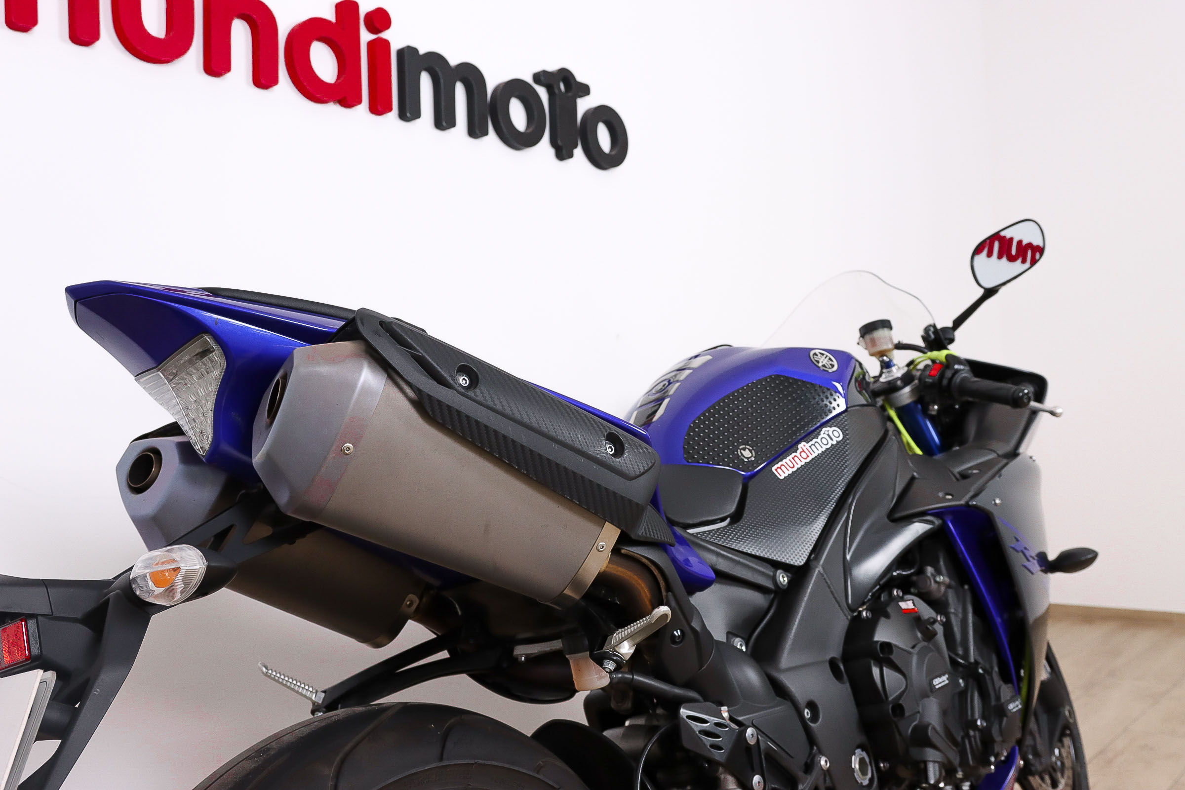 YAMAHA YZF R1YAMAHA4 YAMAHA YZF R1YAMAHA4