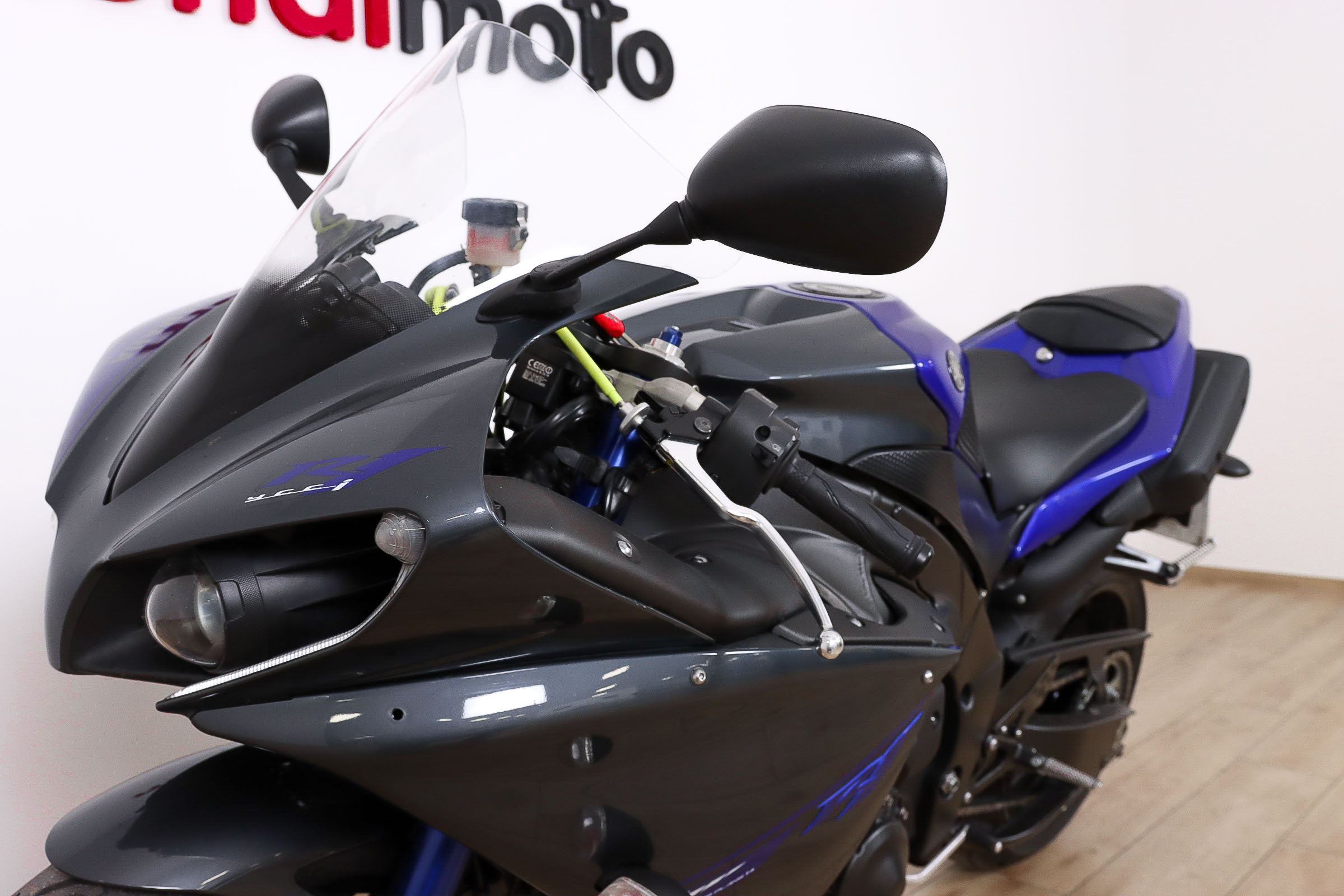 YAMAHA YZF R1YAMAHA10 YAMAHA YZF R1YAMAHA10