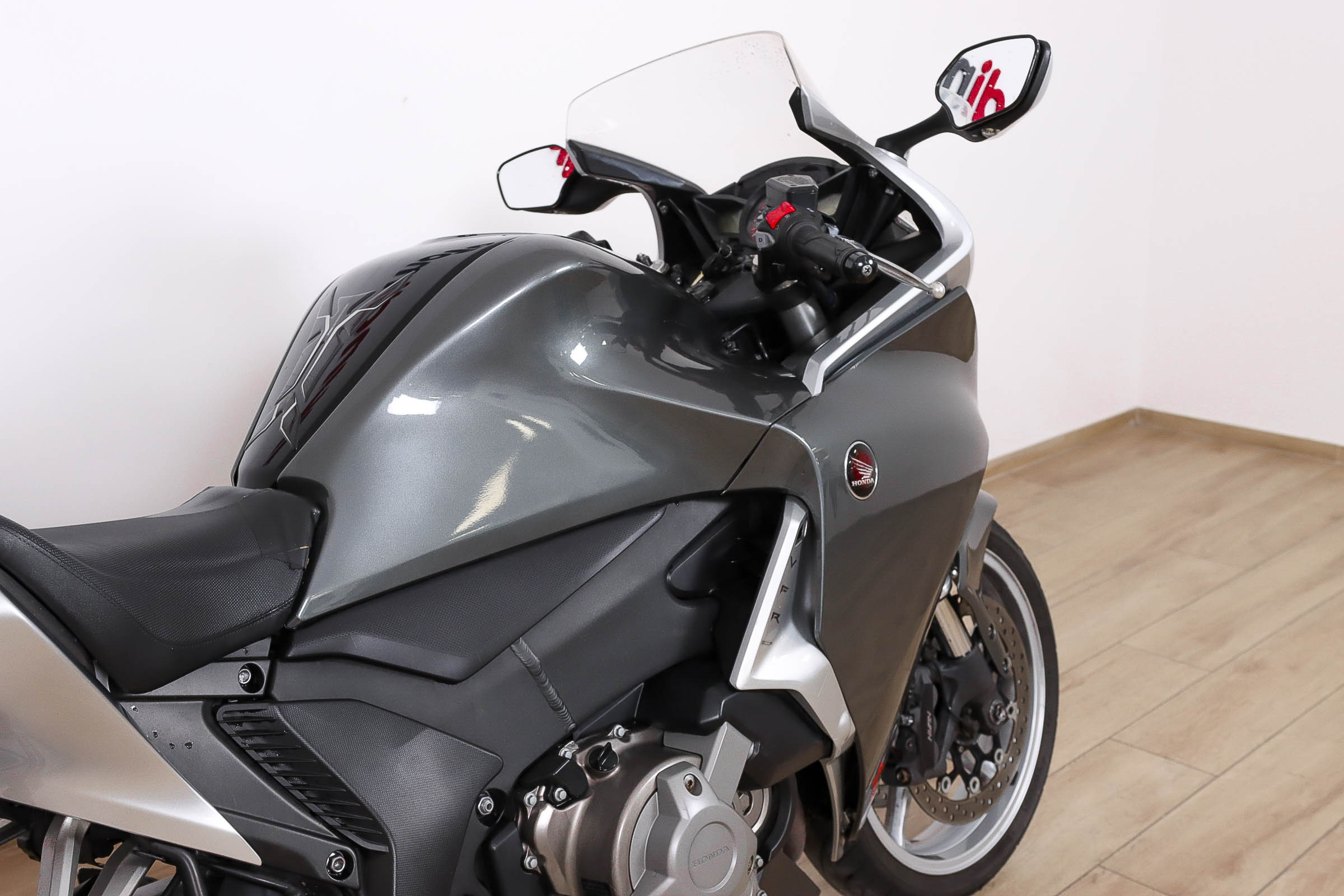HONDA VFR 1200 F DCTHONDA8 HONDA VFR 1200 F DCTHONDA8