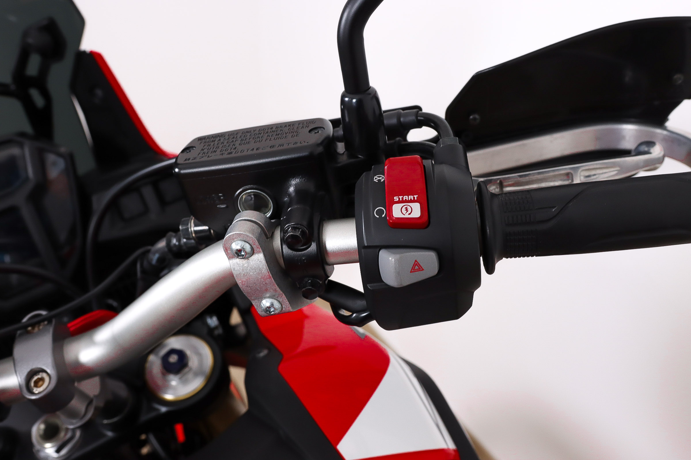 HONDA CRF1000L Africa TwinHONDA12 HONDA CRF1000L Africa TwinHONDA12