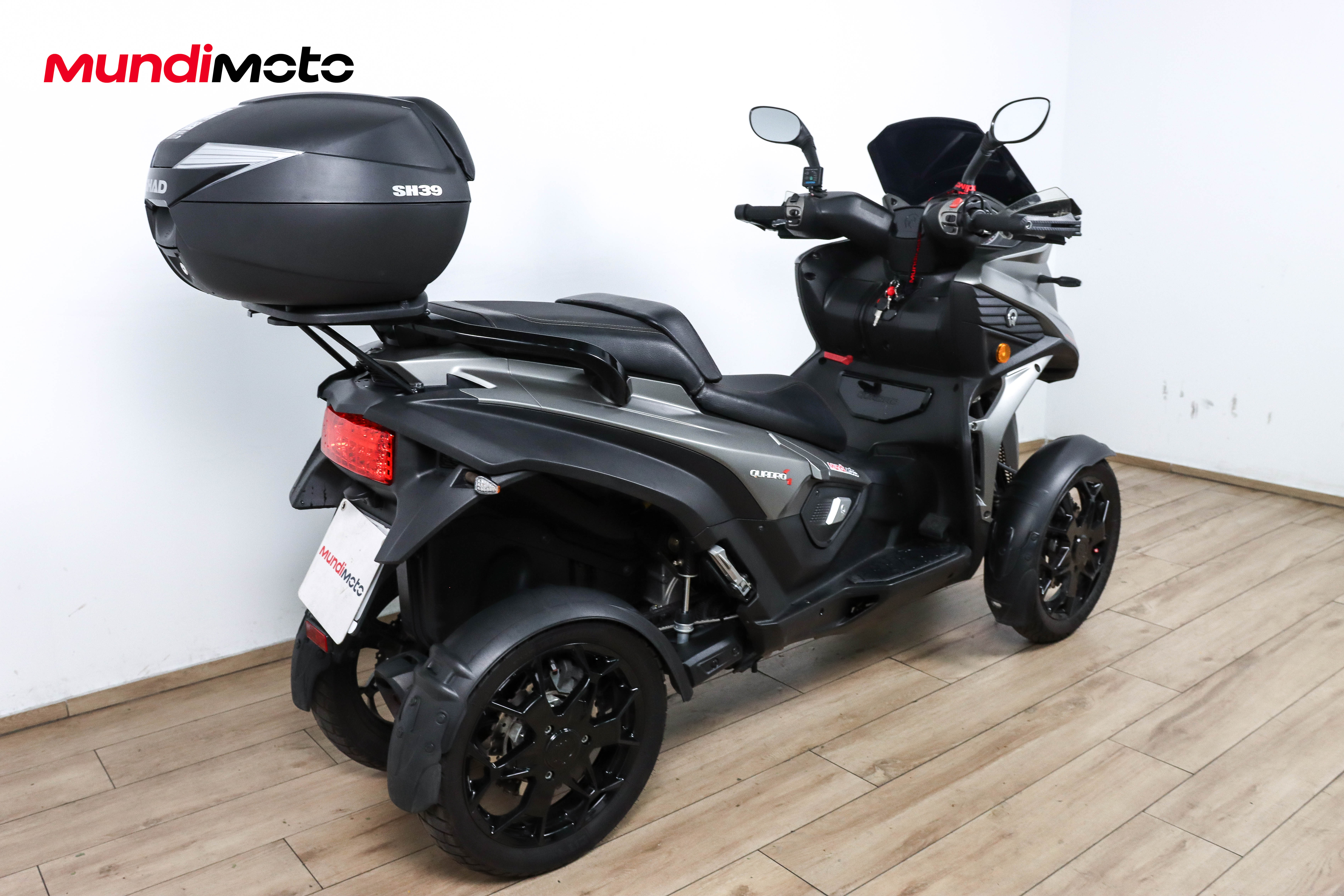 QUADRO 4QUADRO2 QUADRO 4QUADRO2