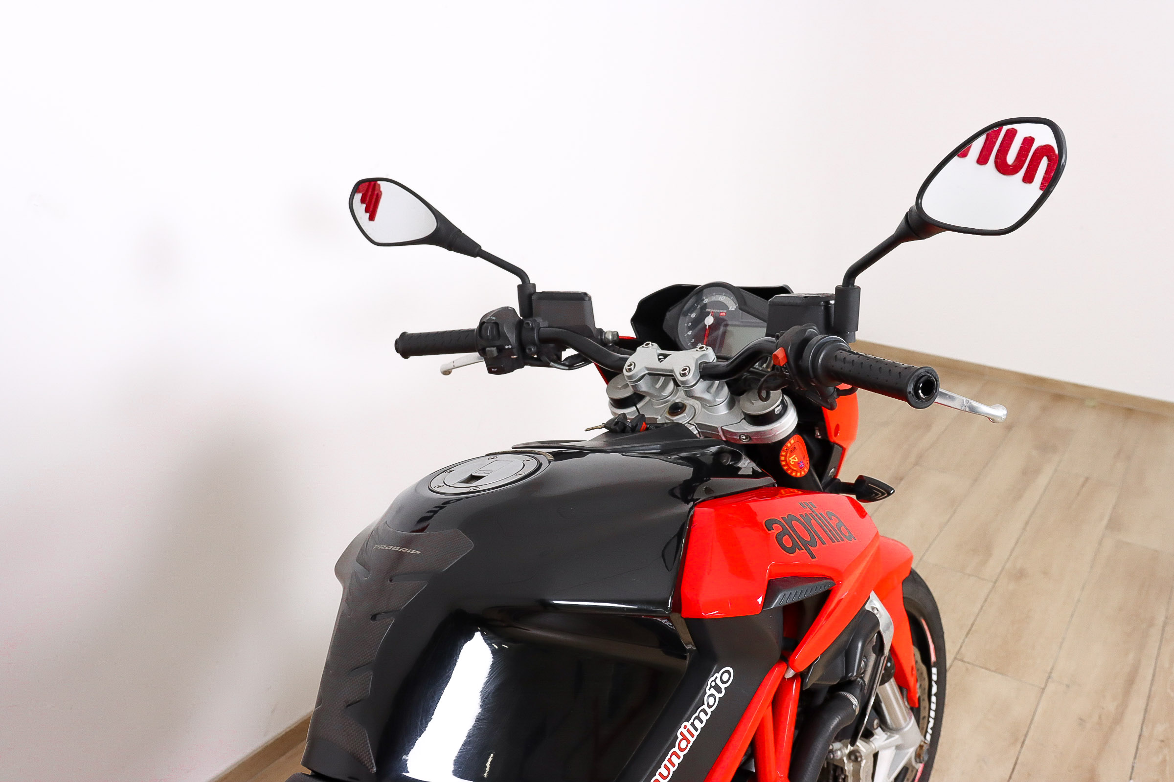 APRILIA Shiver 750APRILIA5 APRILIA Shiver 750APRILIA5