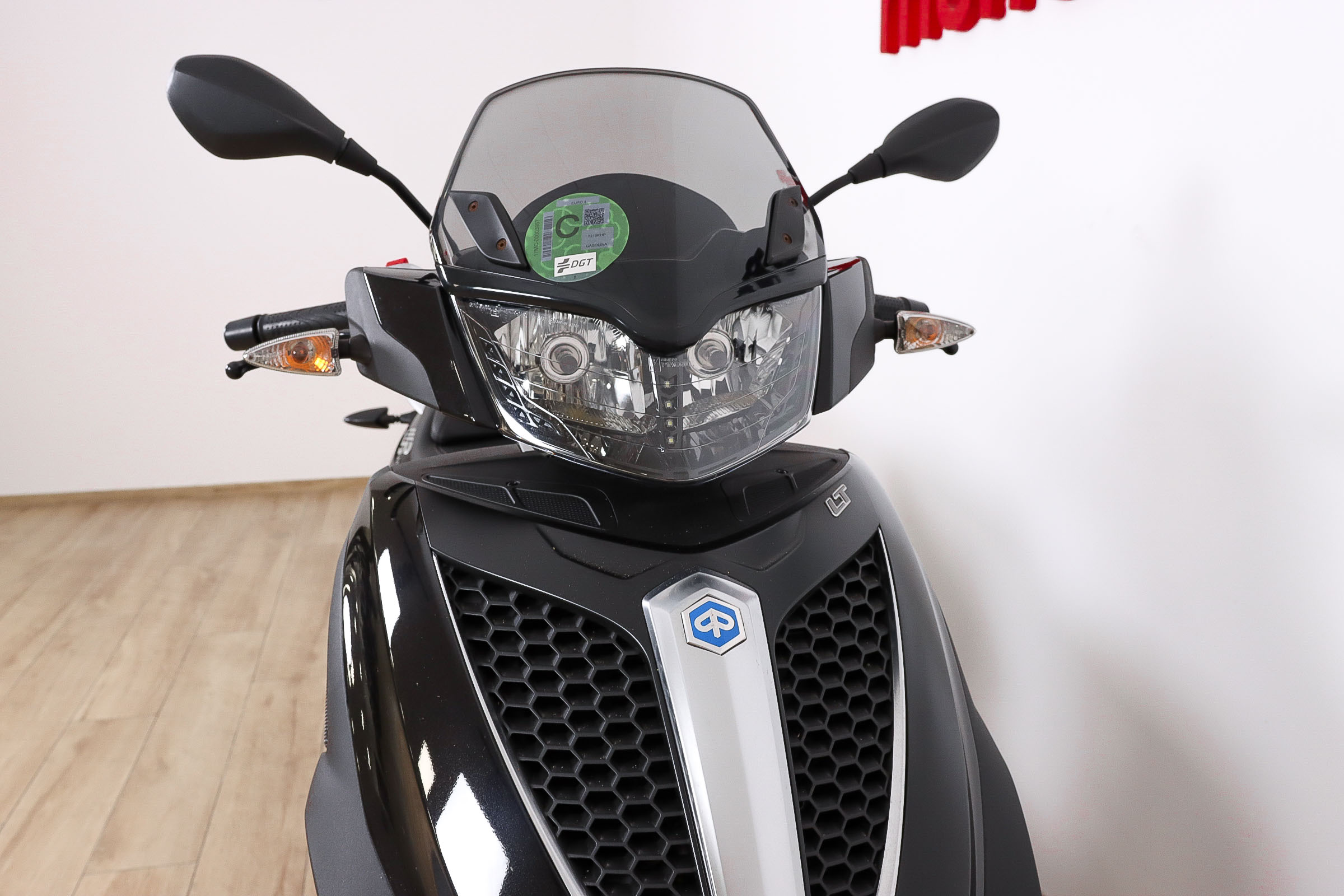 PIAGGIO MP3 Yourban 300 IEPIAGGIO3 PIAGGIO MP3 Yourban 300 IEPIAGGIO3