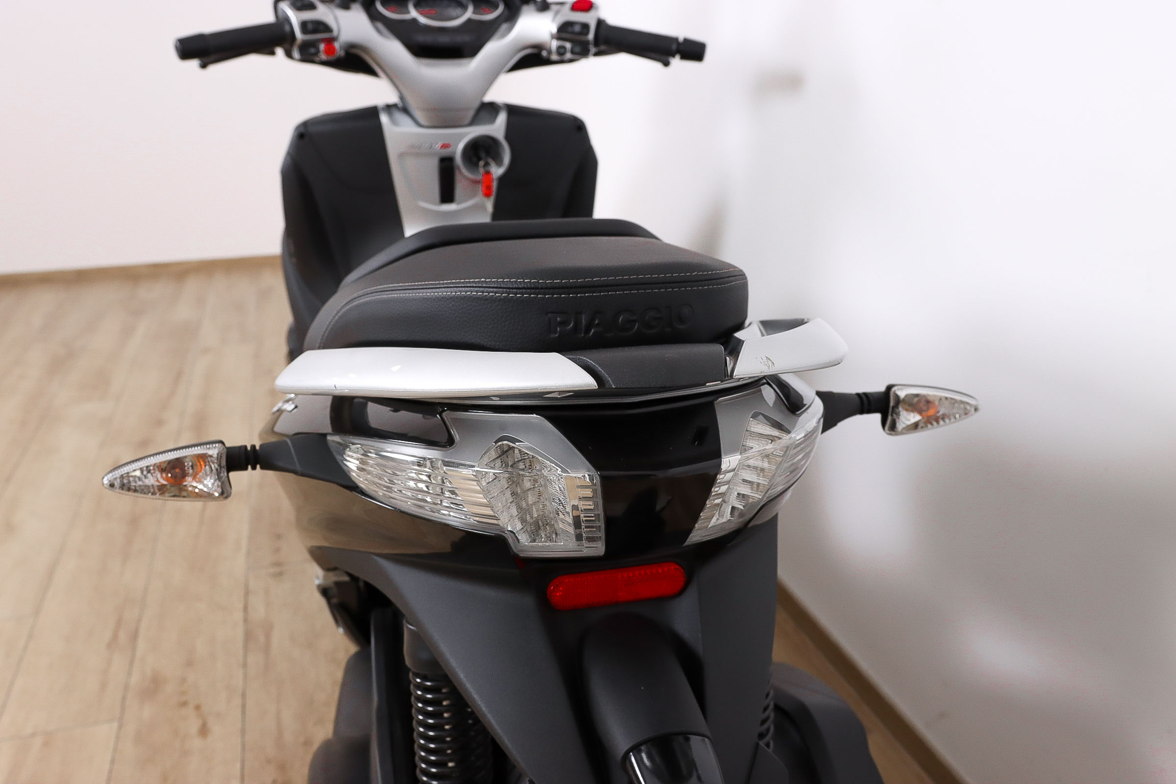 PIAGGIO MP3 Yourban 300 IEPIAGGIO9 PIAGGIO MP3 Yourban 300 IEPIAGGIO9