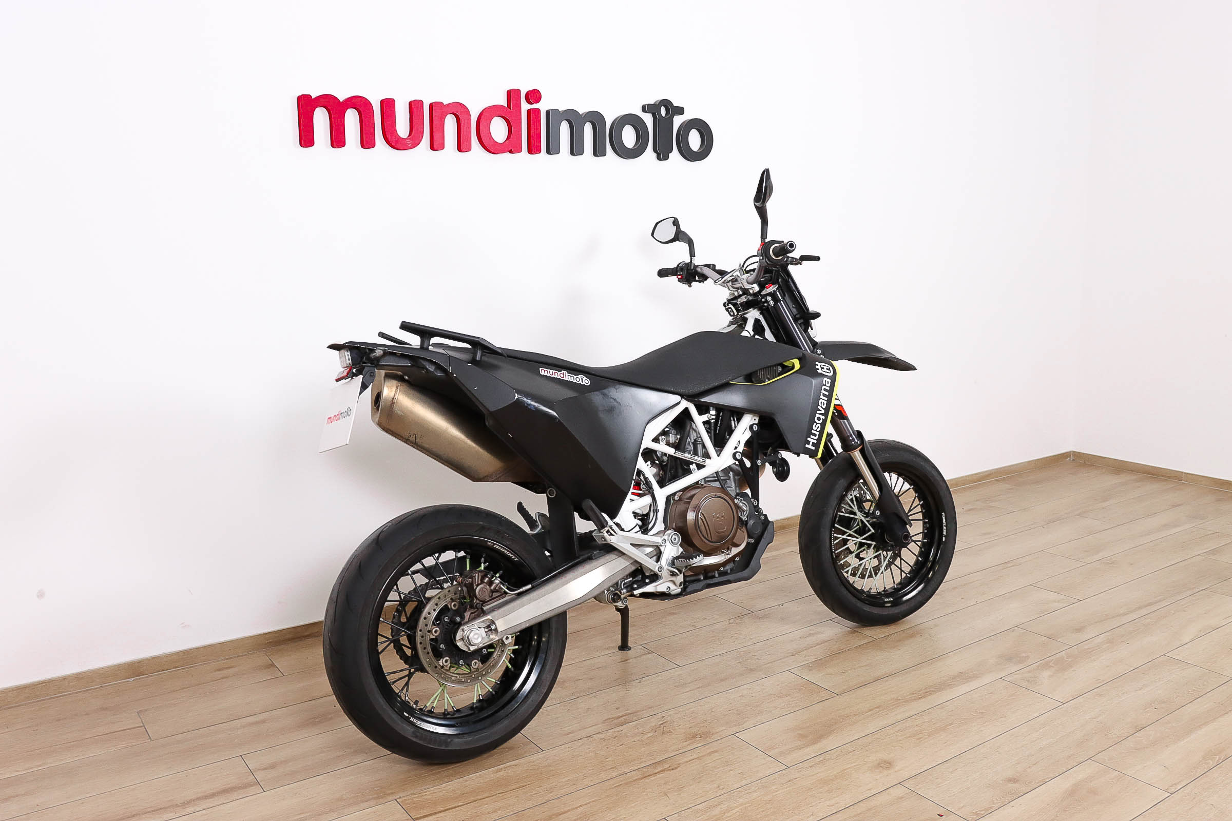 HUSQVARNA 701 SupermotoHUSQVARNA2 HUSQVARNA 701 SupermotoHUSQVARNA2