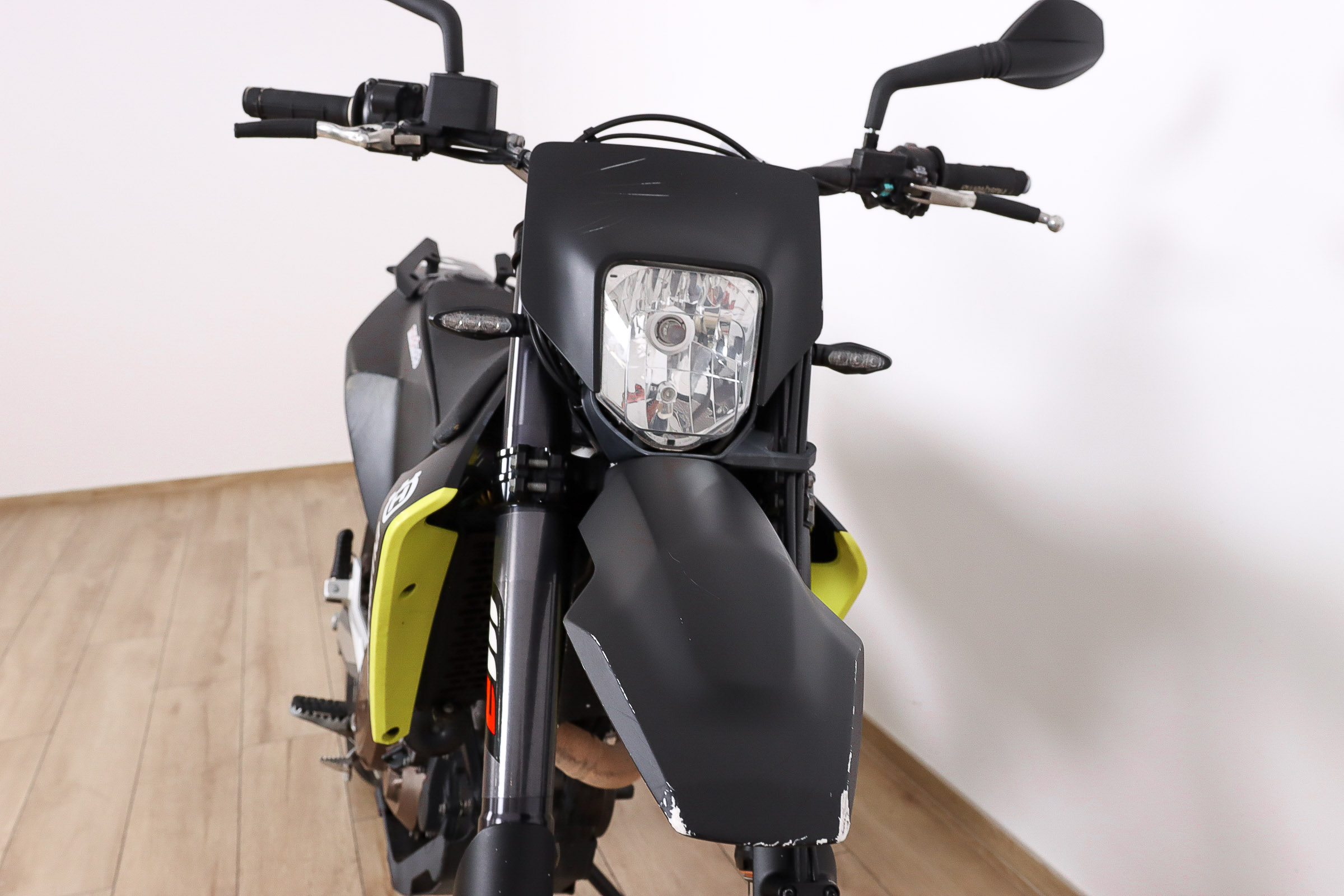 HUSQVARNA 701 SupermotoHUSQVARNA3 HUSQVARNA 701 SupermotoHUSQVARNA3