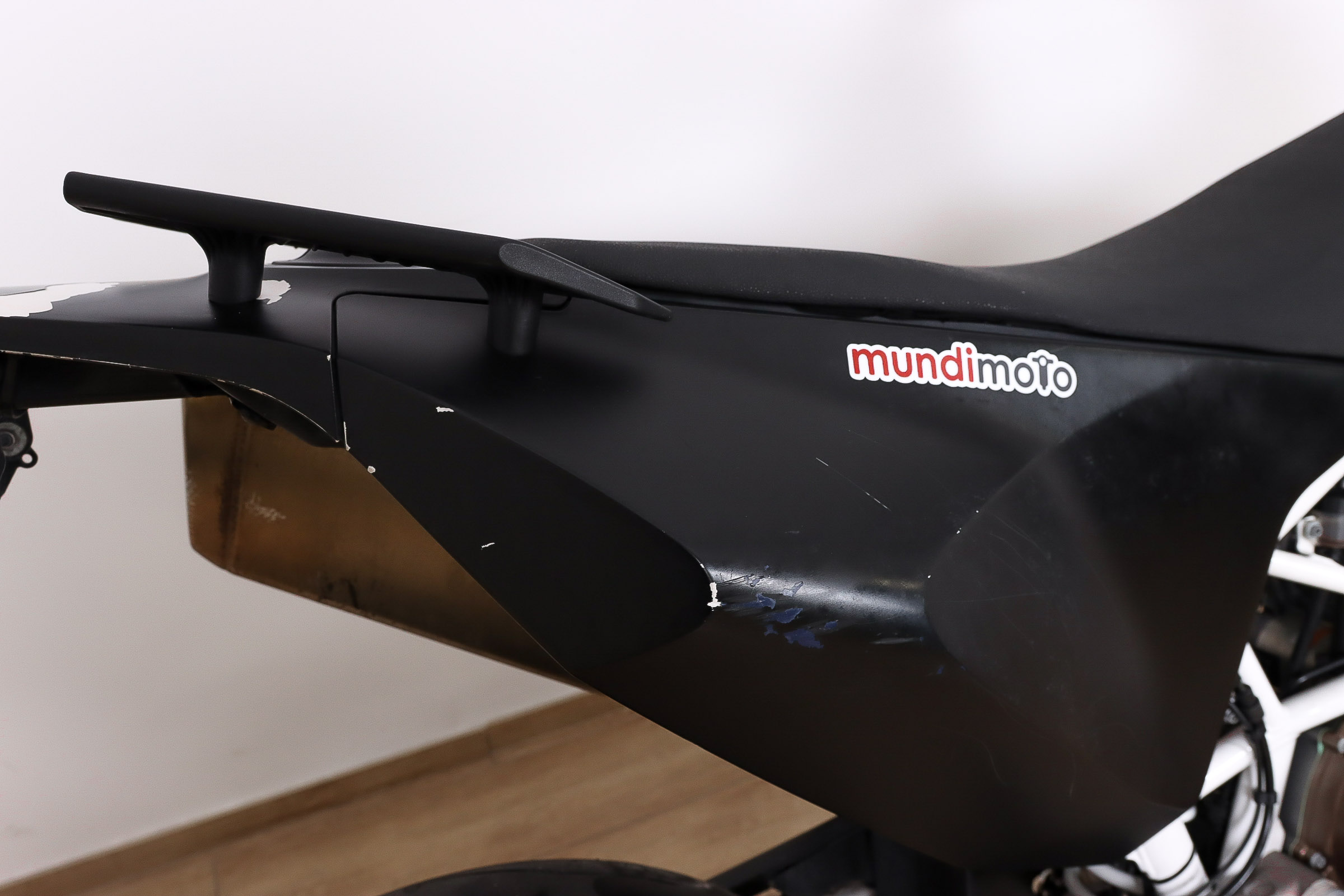 HUSQVARNA 701 SupermotoHUSQVARNA4 HUSQVARNA 701 SupermotoHUSQVARNA4