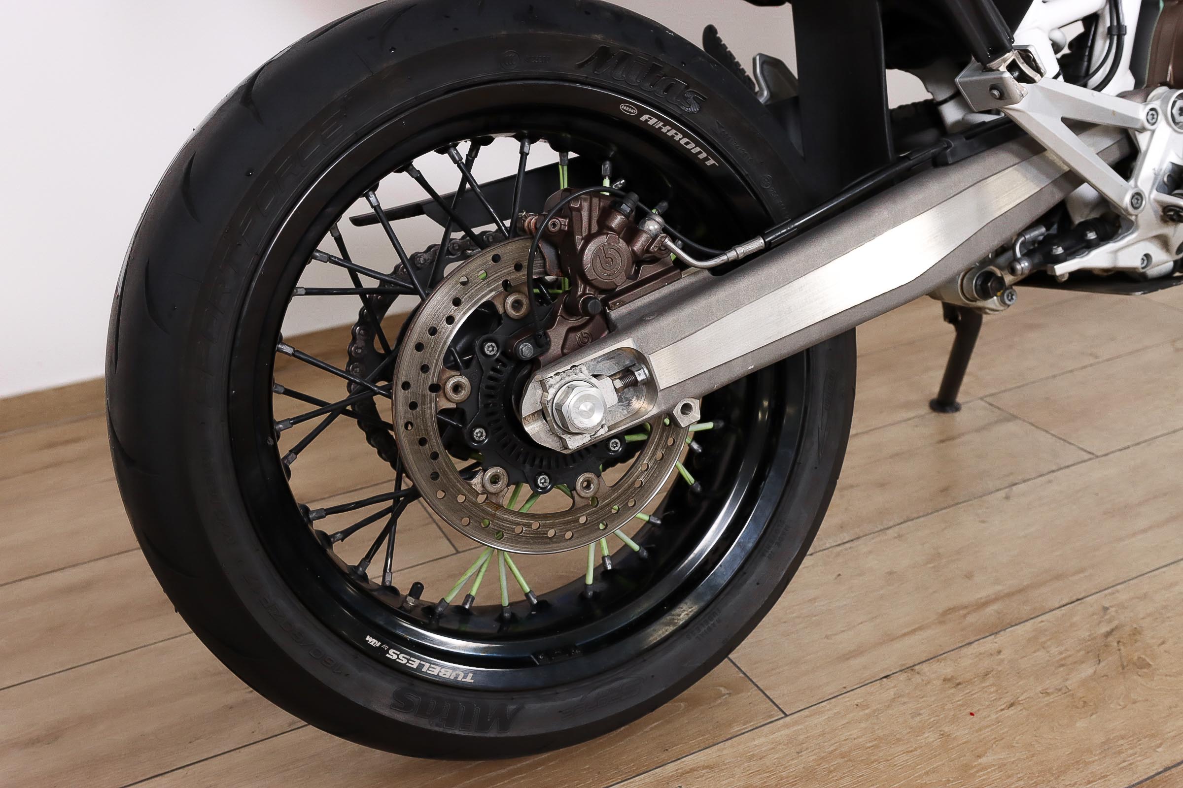 HUSQVARNA 701 SupermotoHUSQVARNA5 HUSQVARNA 701 SupermotoHUSQVARNA5