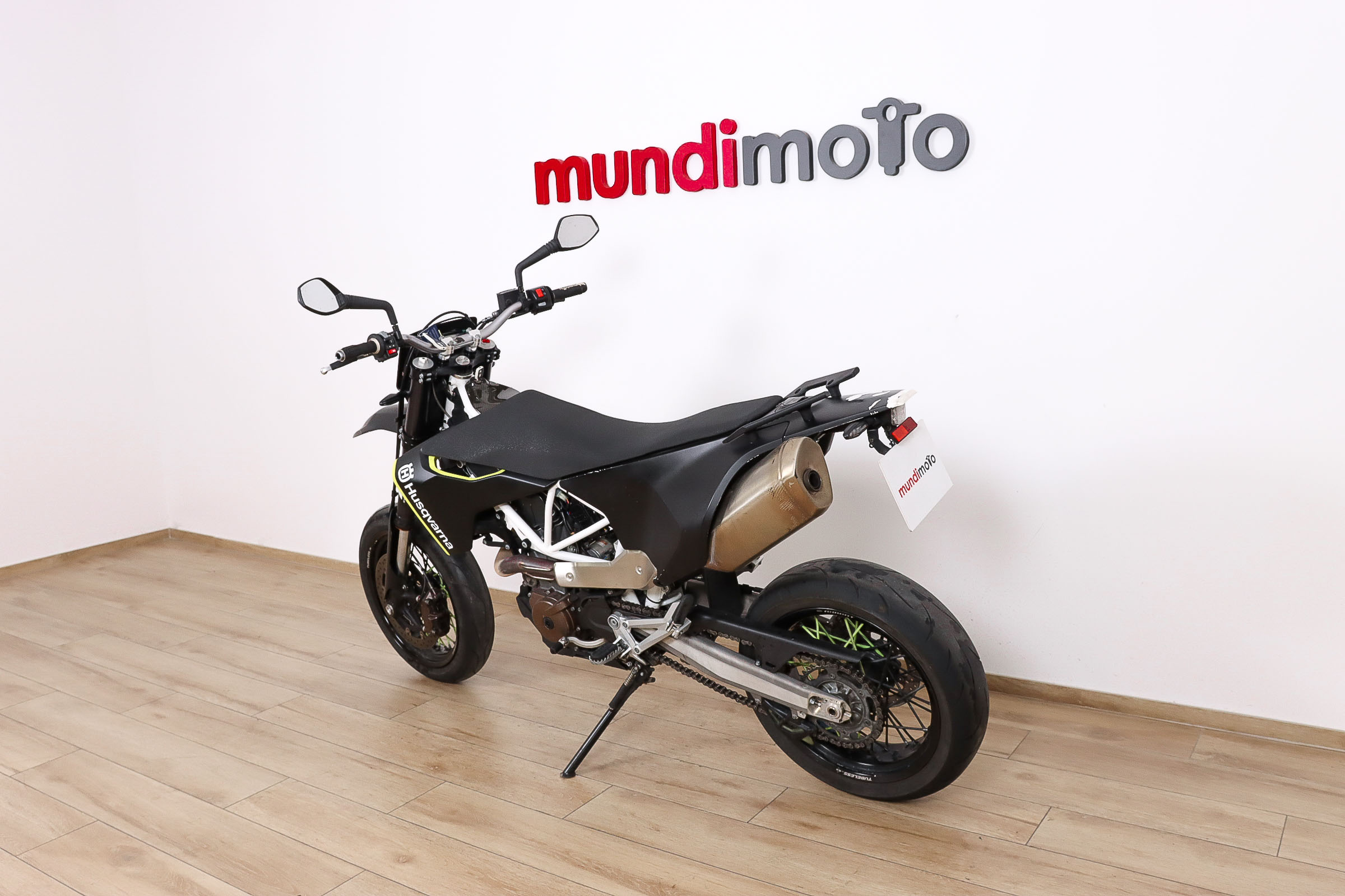 HUSQVARNA 701 SupermotoHUSQVARNA8 HUSQVARNA 701 SupermotoHUSQVARNA8