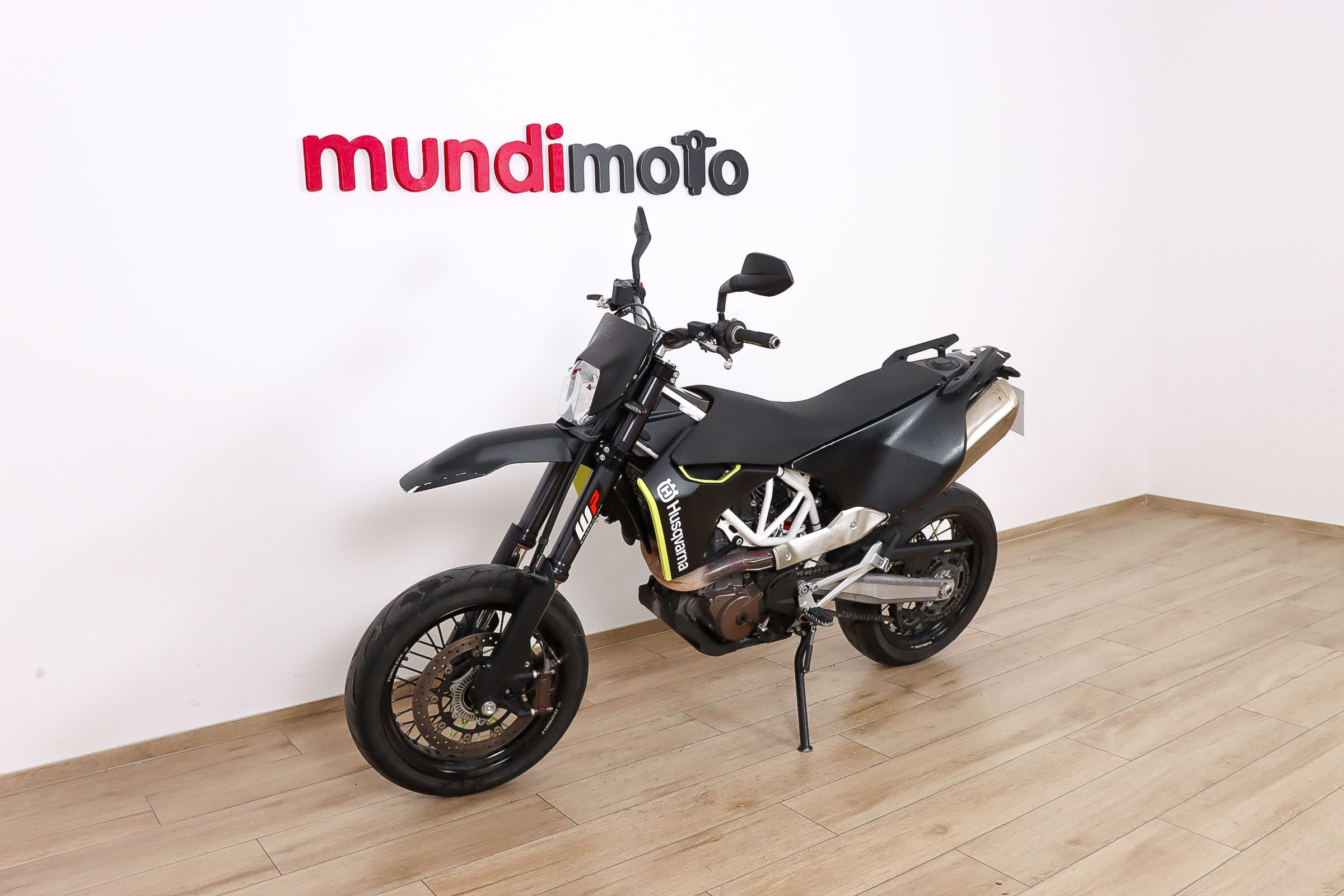 HUSQVARNA 701 SupermotoHUSQVARNA9 HUSQVARNA 701 SupermotoHUSQVARNA9