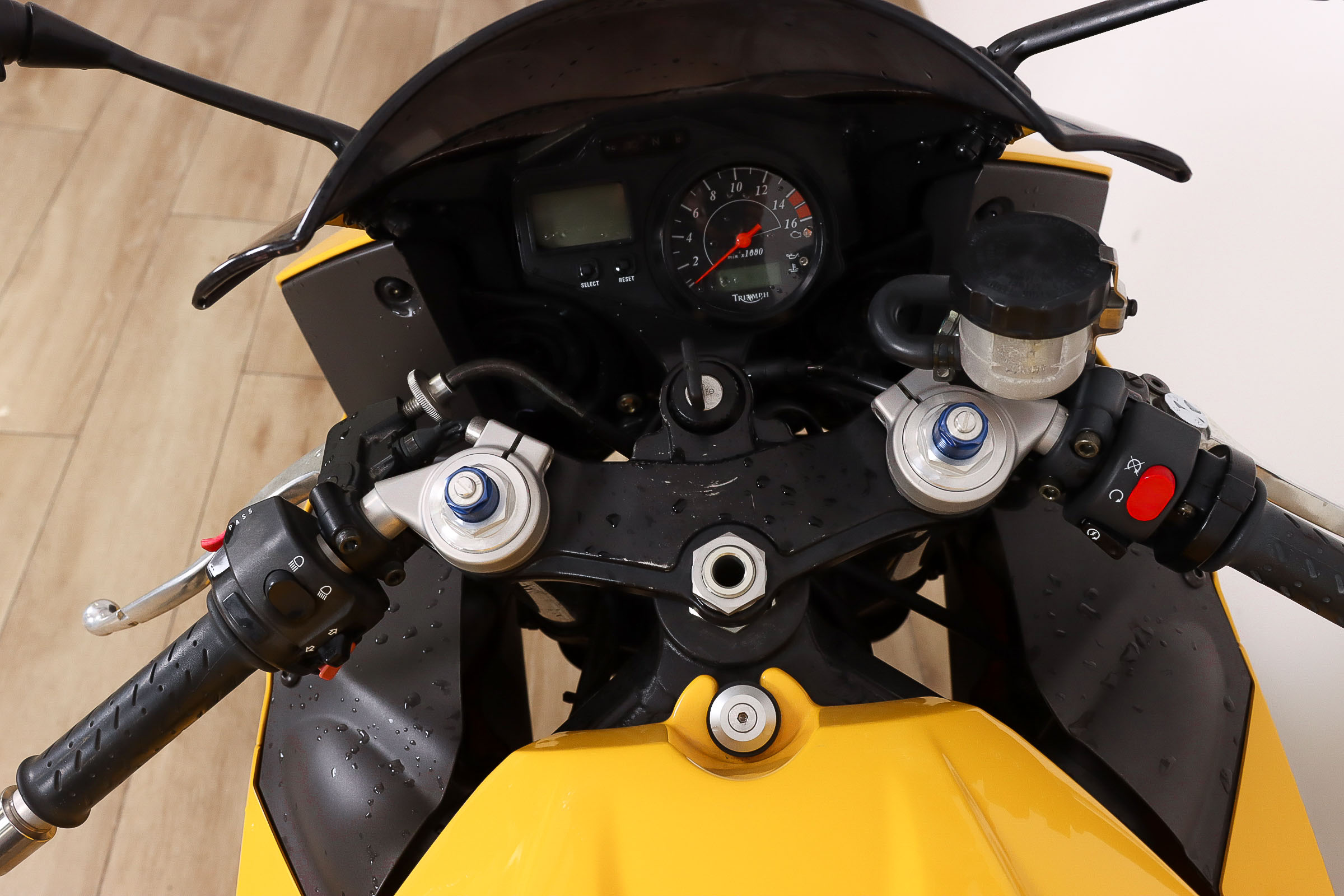 TRIUMPH DAYTONA 600TRIUMPH9 TRIUMPH DAYTONA 600TRIUMPH9