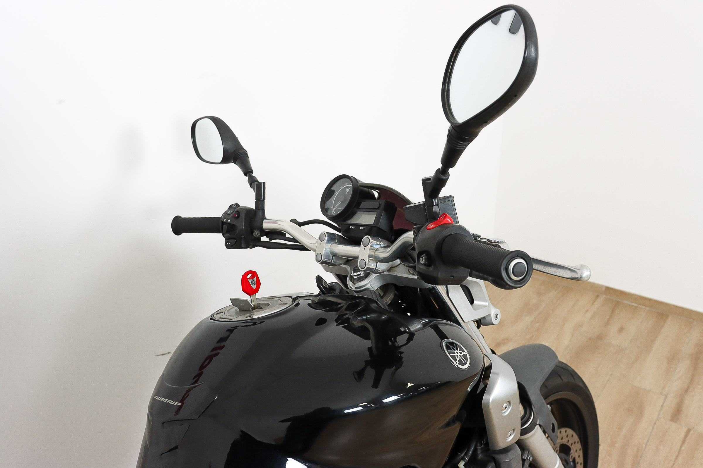 YAMAHA MT 03YAMAHA5 YAMAHA MT 03YAMAHA5