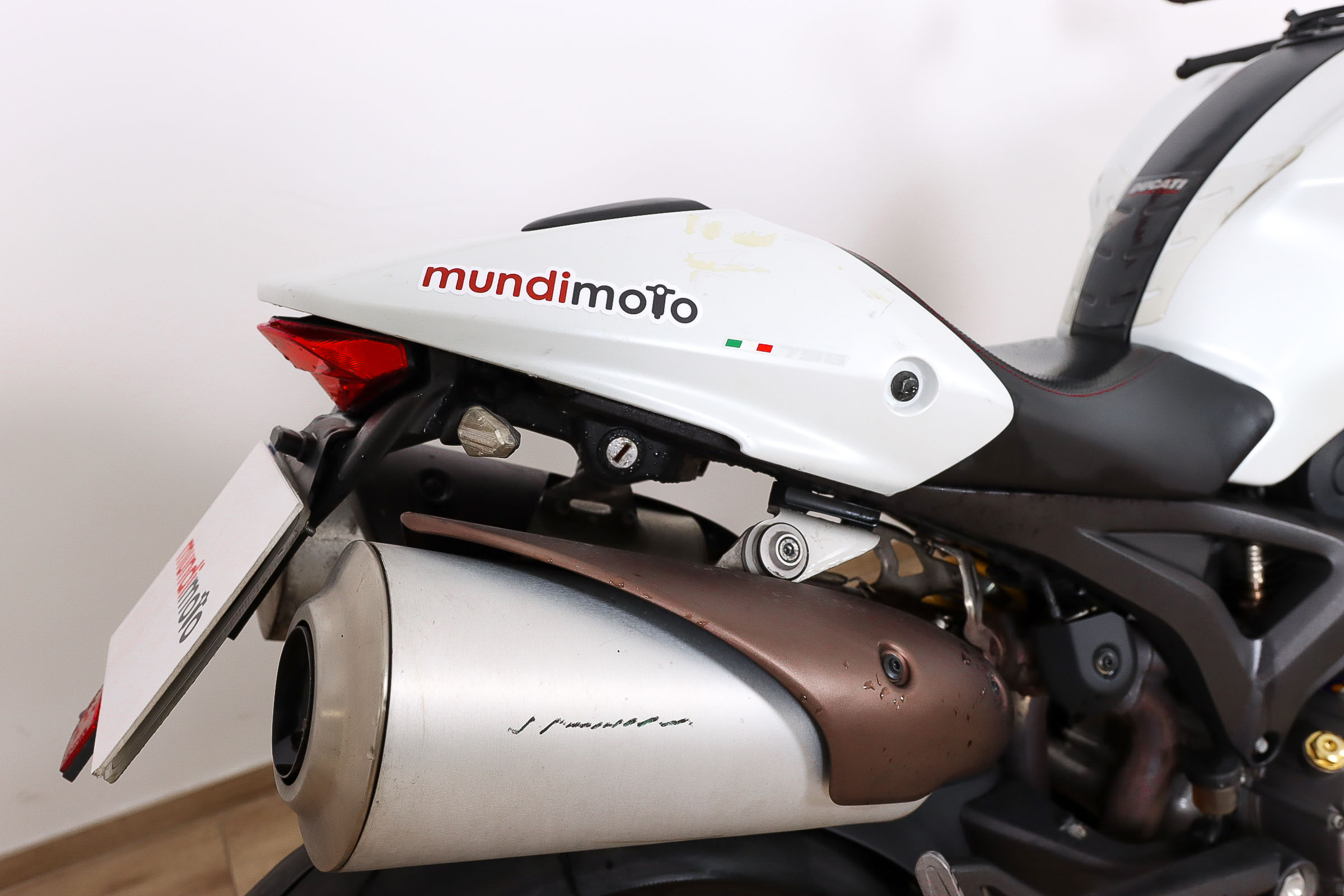 DUCATI MONSTER 796DUCATI5 DUCATI MONSTER 796DUCATI5