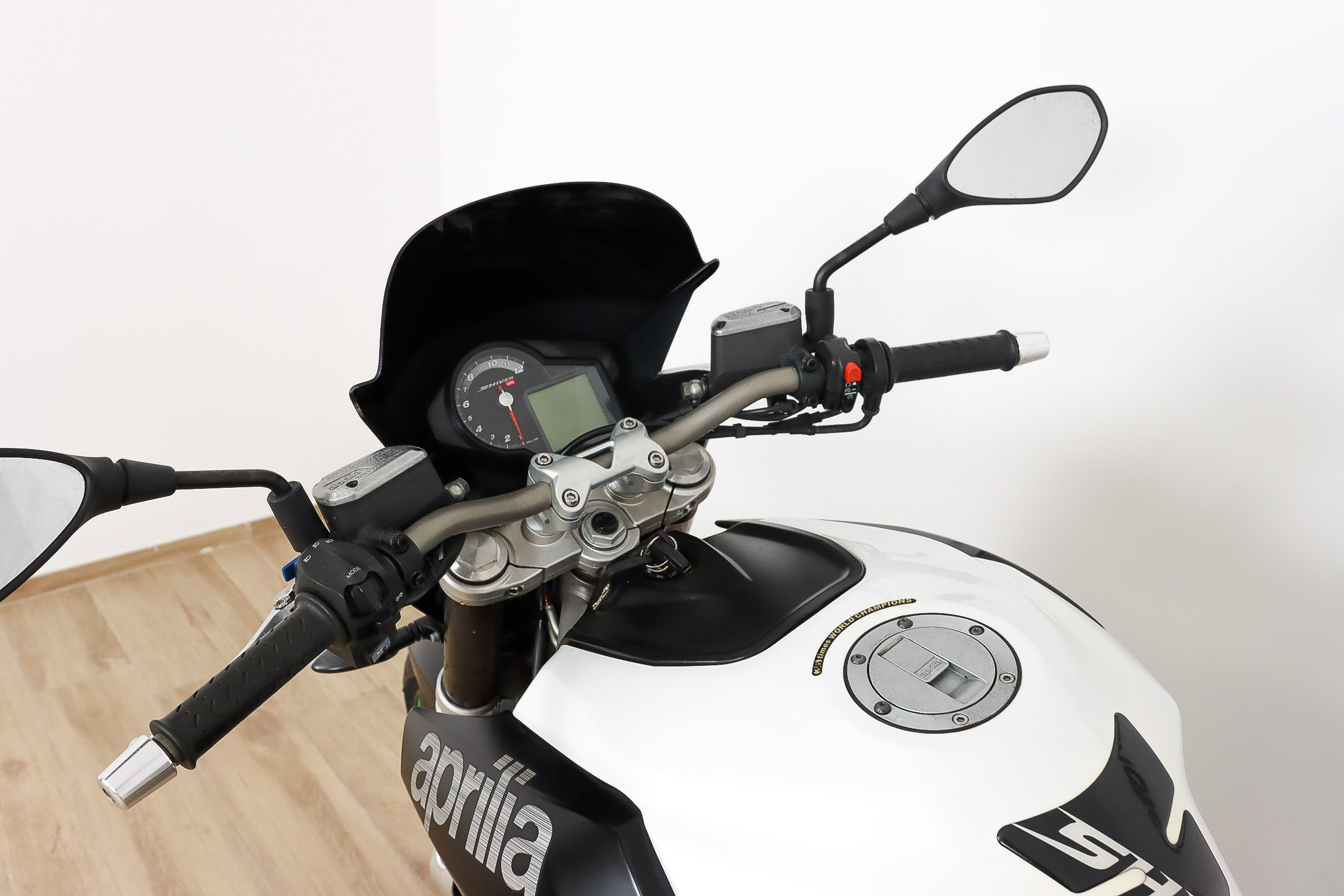 APRILIA Shiver 750APRILIA12 APRILIA Shiver 750APRILIA12