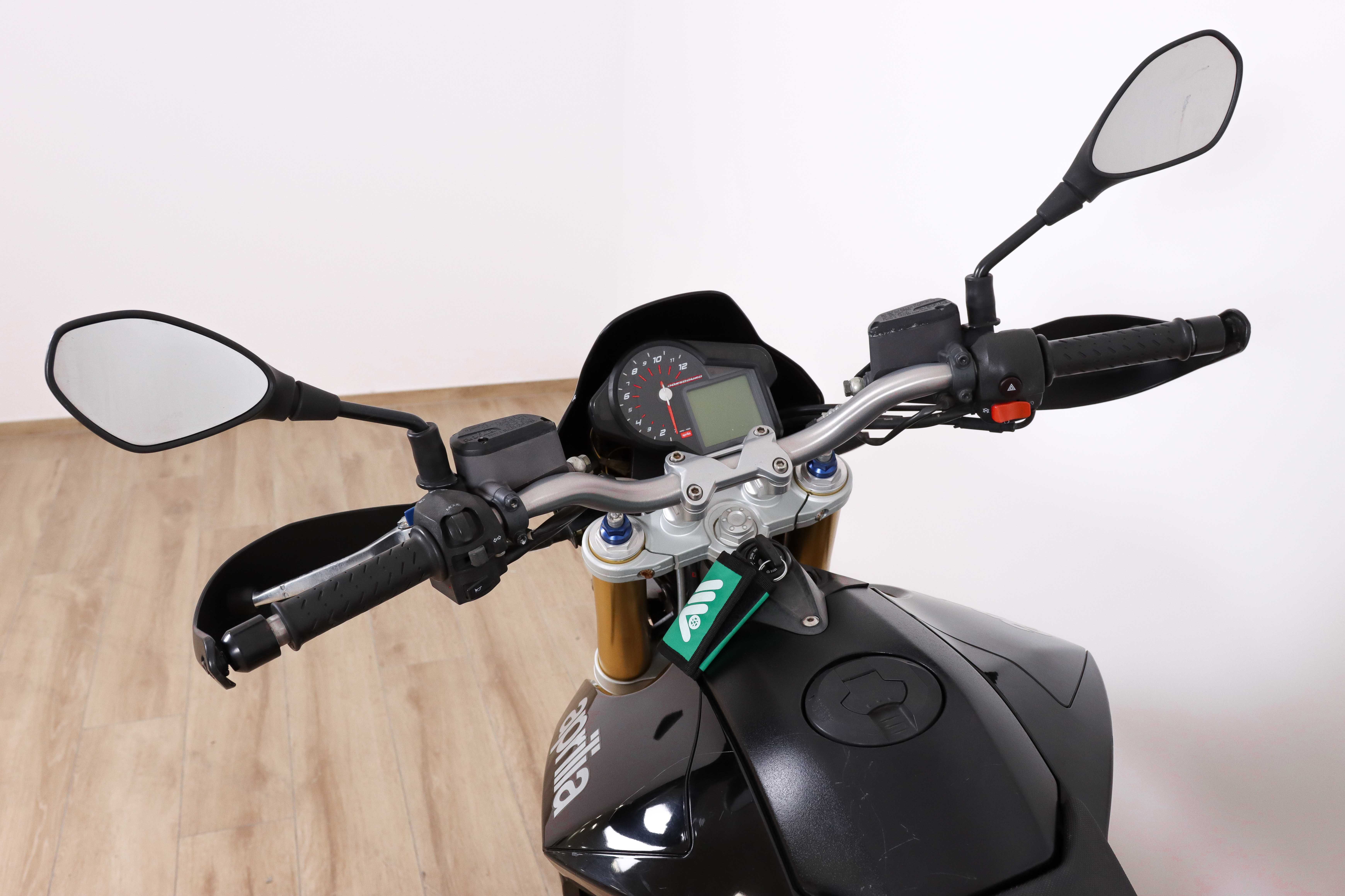 APRILIA SMV 750 Dorsoduro promoAPRILIA2 APRILIA SMV 750 Dorsoduro promoAPRILIA2