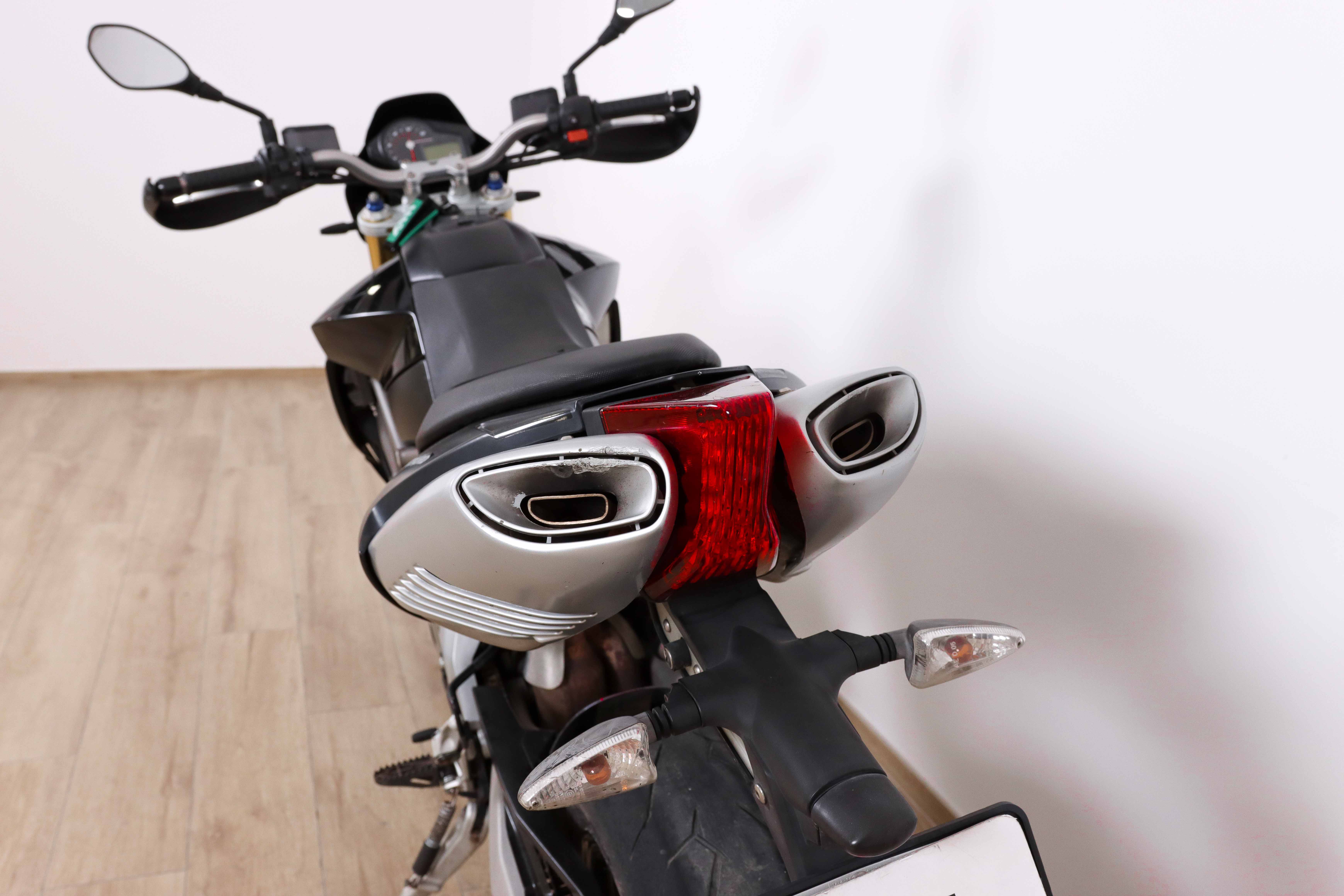 APRILIA SMV 750 Dorsoduro promoAPRILIA3 APRILIA SMV 750 Dorsoduro promoAPRILIA3