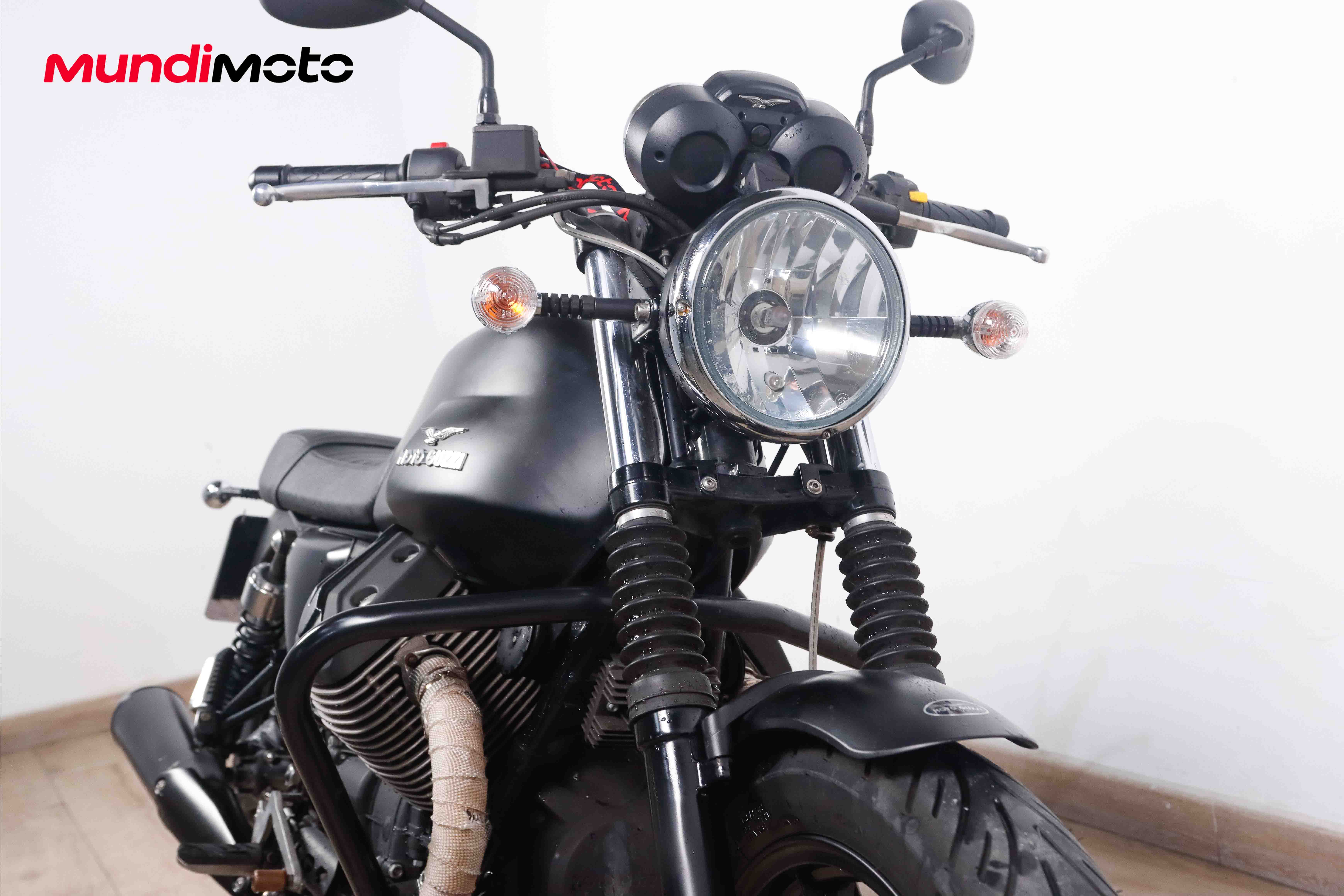 MOTO GUZZI V7 II StoneMOTO GUZZI3 MOTO GUZZI V7 II StoneMOTO GUZZI3