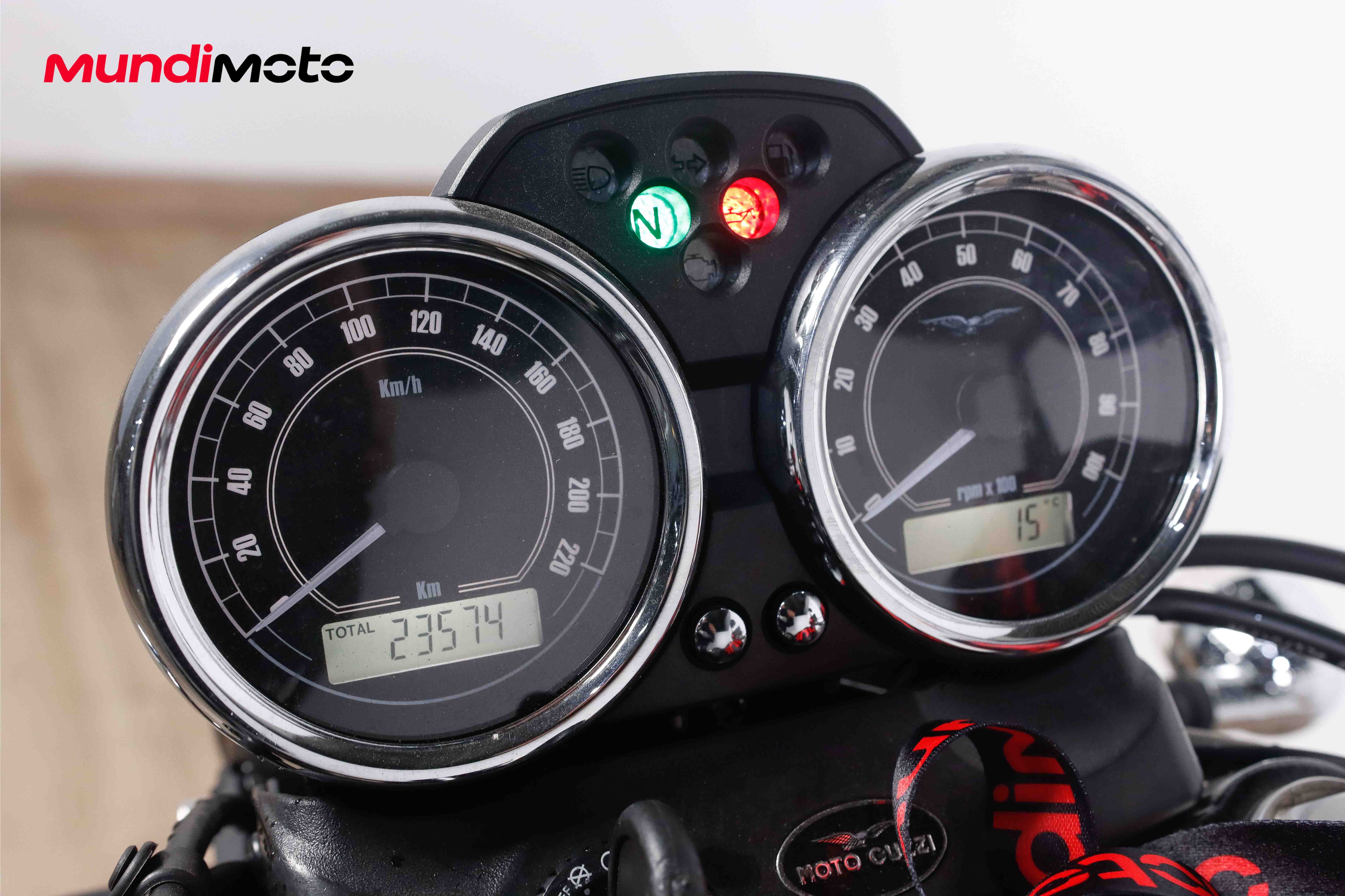 MOTO GUZZI V7 II StoneMOTO GUZZI9 MOTO GUZZI V7 II StoneMOTO GUZZI9