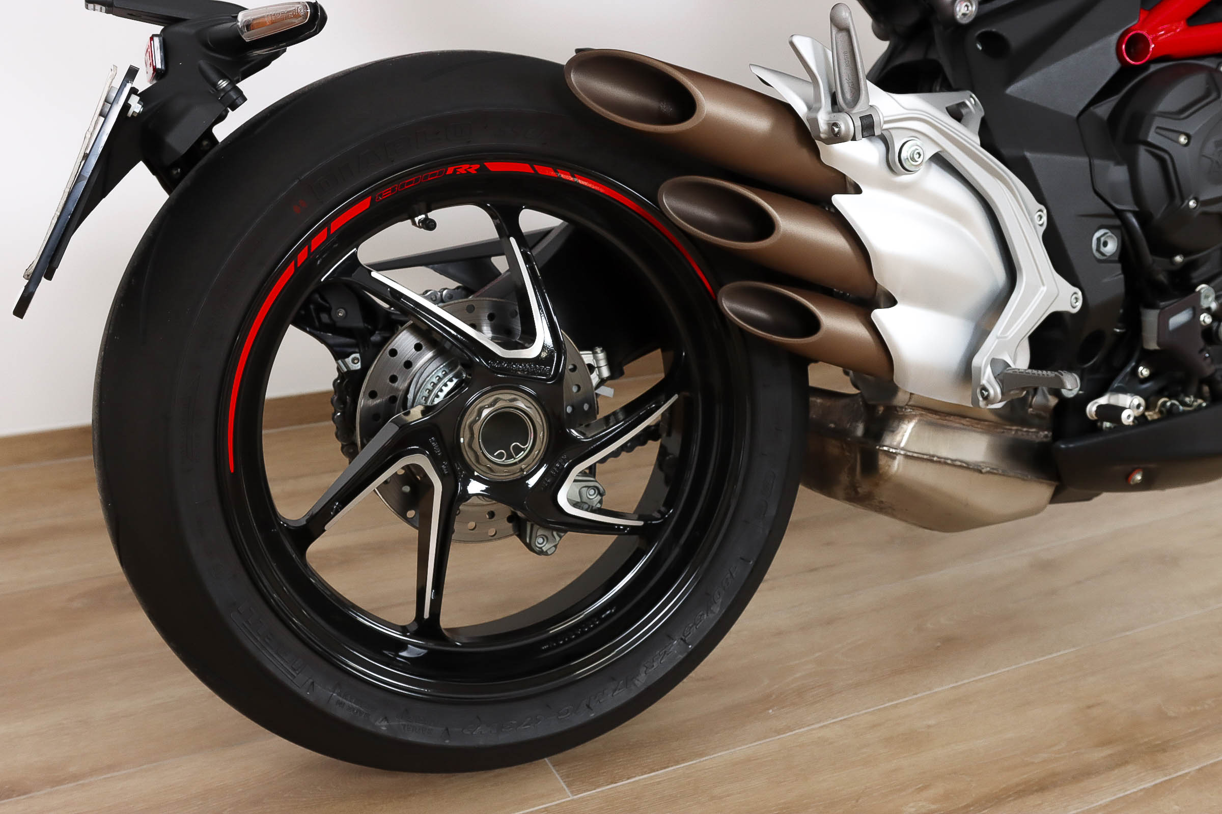 MV AGUSTA BRUTALE 800 RRMV AGUSTA4 MV AGUSTA BRUTALE 800 RRMV AGUSTA4