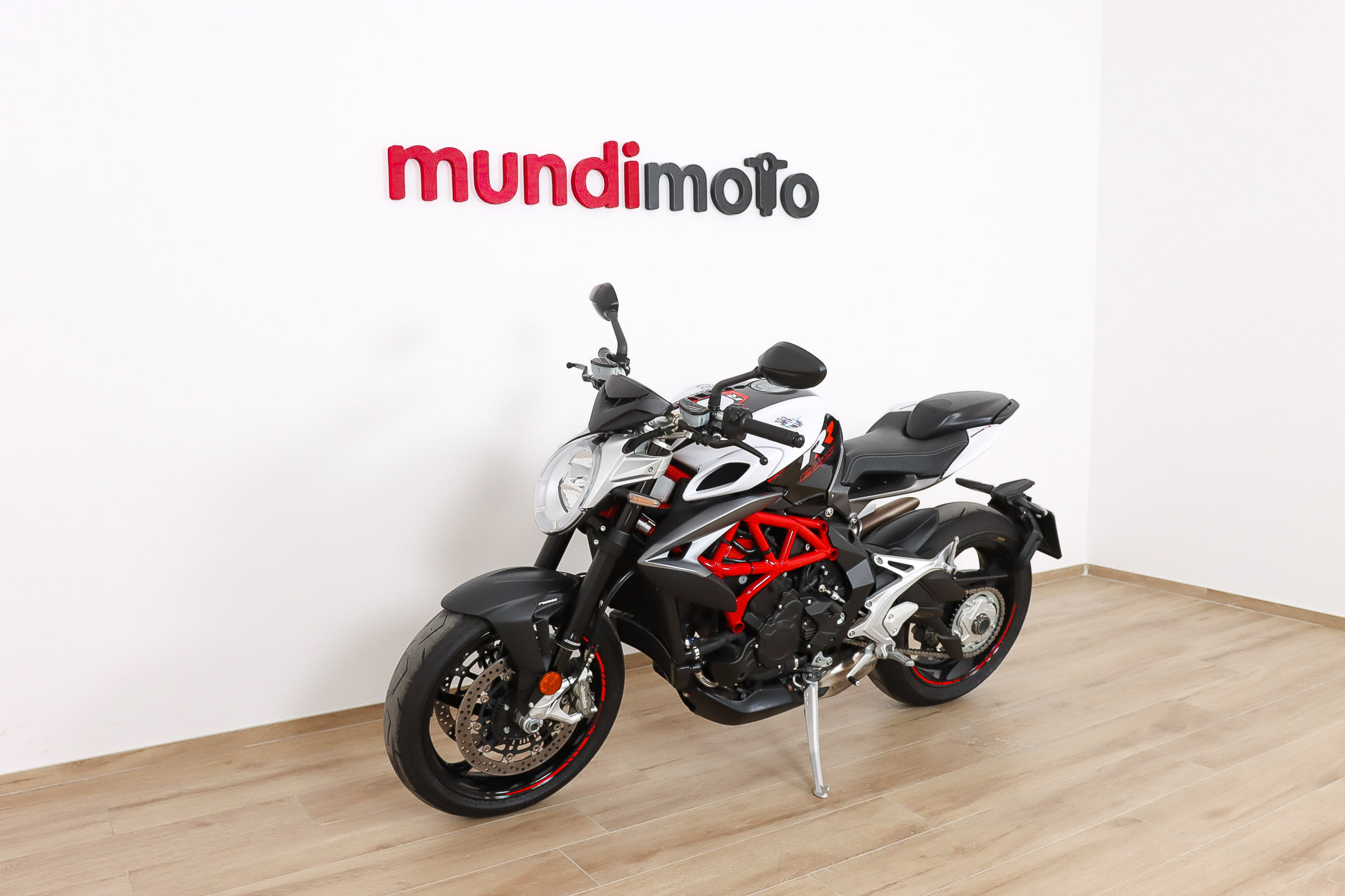 MV AGUSTA BRUTALE 800 RRMV AGUSTA8 MV AGUSTA BRUTALE 800 RRMV AGUSTA8