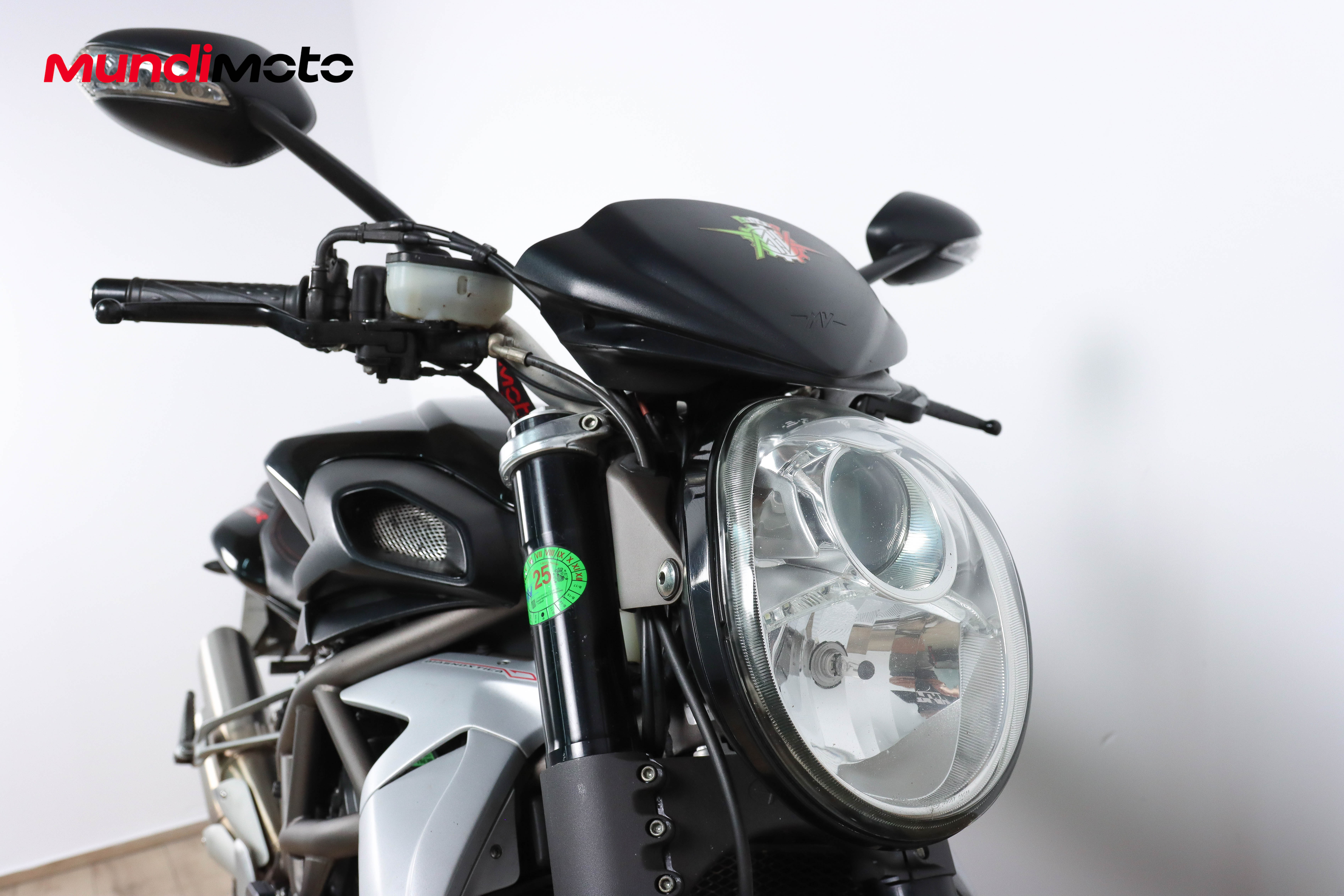 MV AGUSTA BRUTALE 990 R promoMV AGUSTA3 MV AGUSTA BRUTALE 990 R promoMV AGUSTA3
