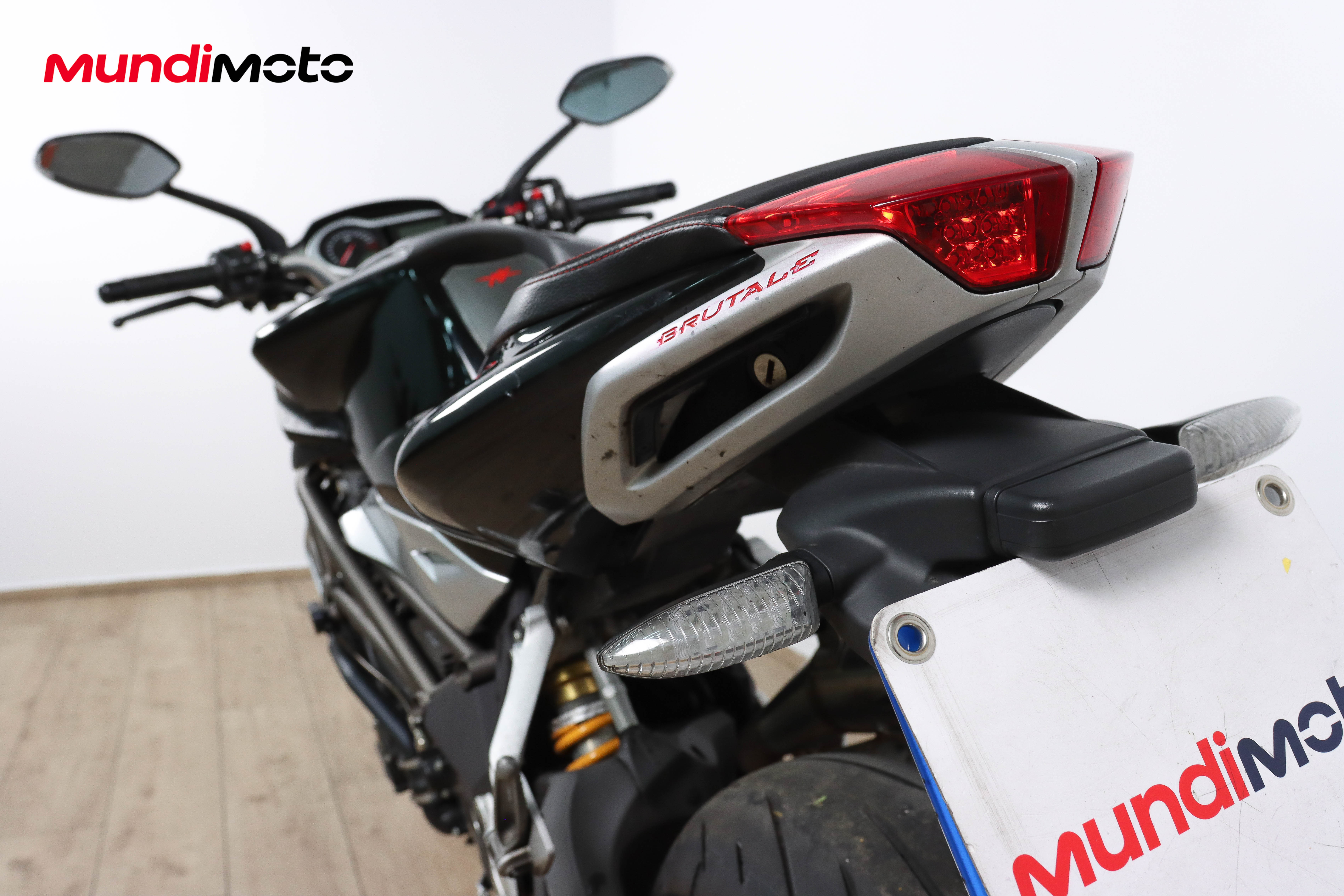 MV AGUSTA BRUTALE 990 R promoMV AGUSTA7 MV AGUSTA BRUTALE 990 R promoMV AGUSTA7