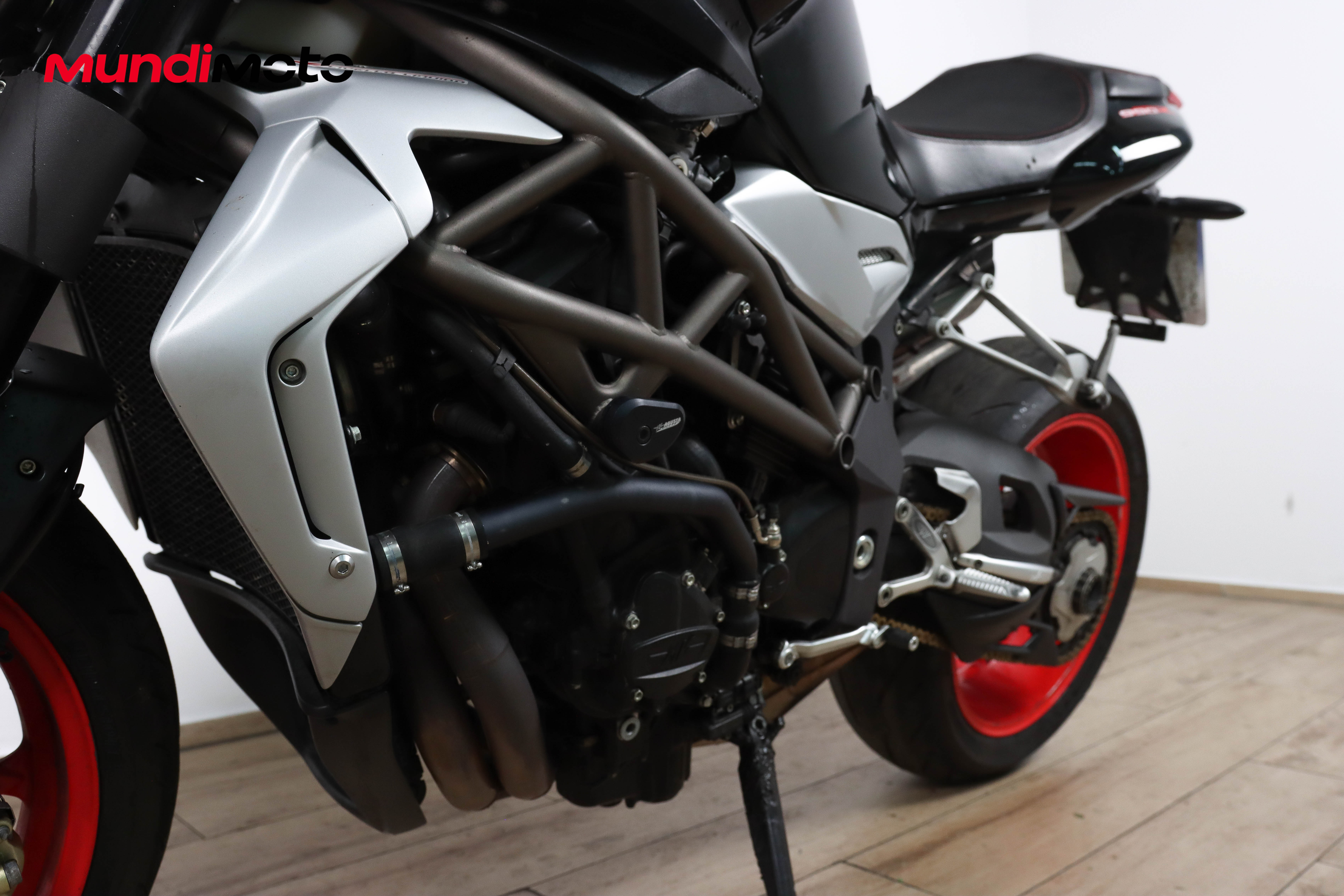 MV AGUSTA BRUTALE 990 R promoMV AGUSTA8 MV AGUSTA BRUTALE 990 R promoMV AGUSTA8