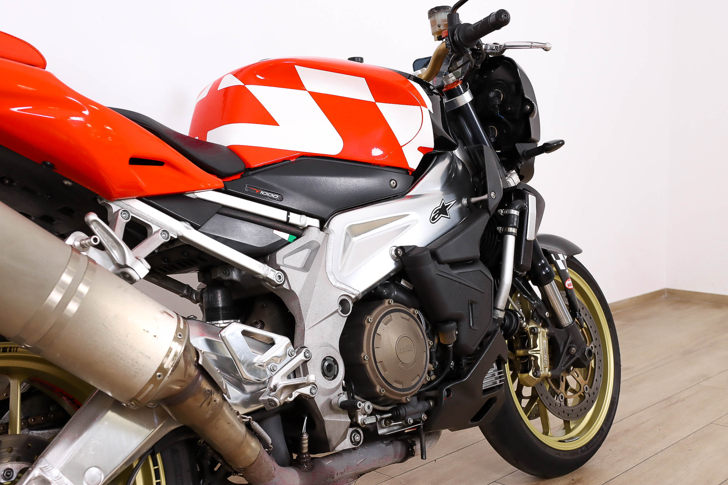 APRILIA Tuono 1000 RAPRILIA8 APRILIA Tuono 1000 RAPRILIA8