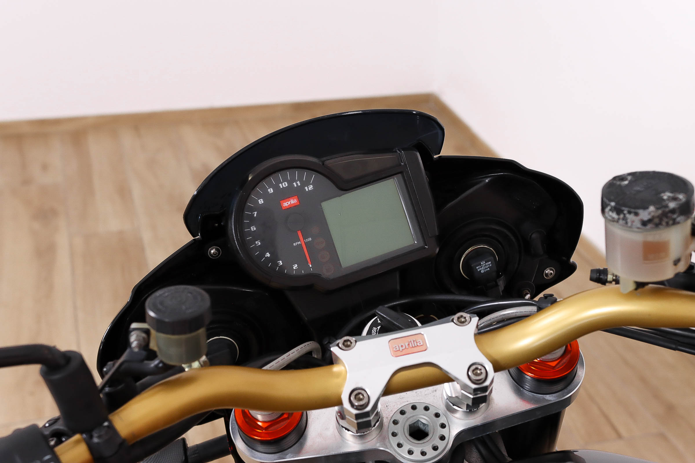 APRILIA Tuono 1000 RAPRILIA13 APRILIA Tuono 1000 RAPRILIA13
