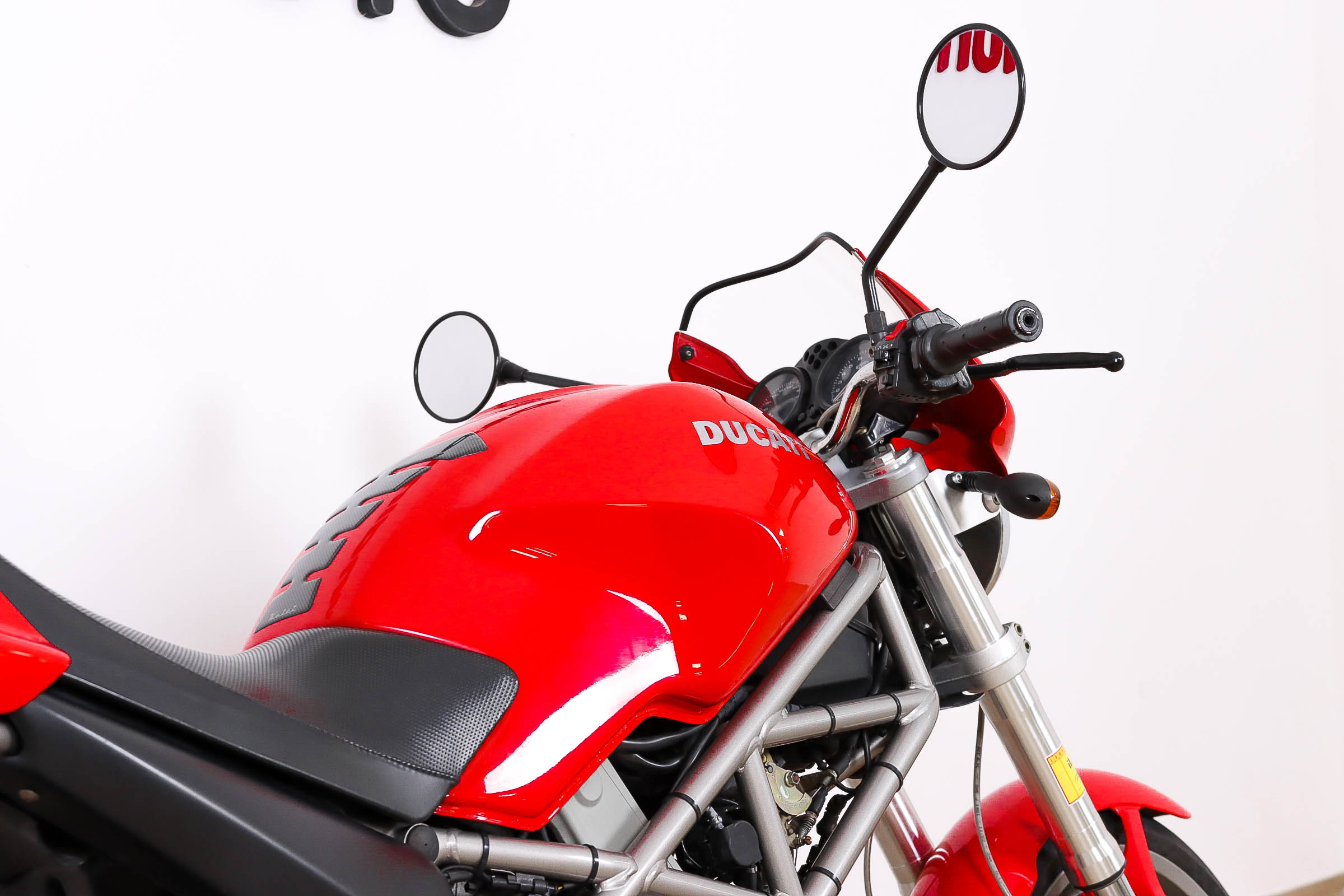 DUCATI MONSTER 620DUCATI8 DUCATI MONSTER 620DUCATI8
