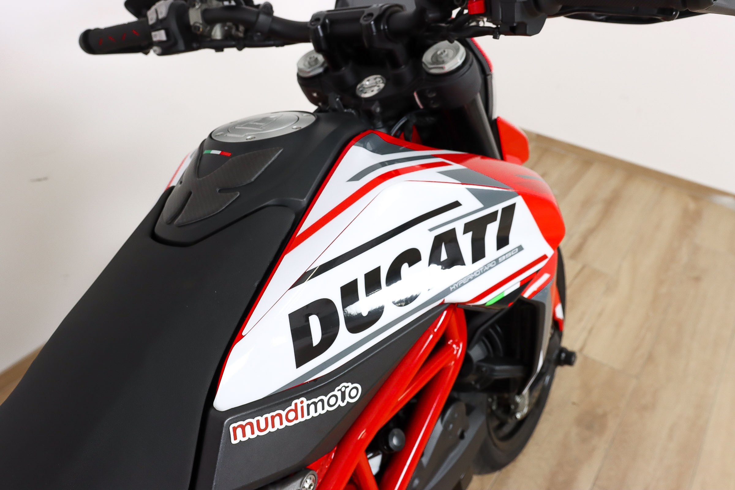 DUCATI HYPERMOTARD 950DUCATI4 DUCATI HYPERMOTARD 950DUCATI4