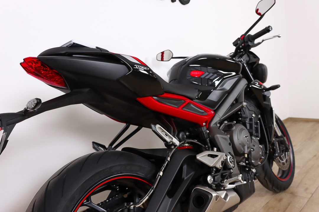 TRIUMPH STREET TRIPLE R promoTRIUMPH4 TRIUMPH STREET TRIPLE R promoTRIUMPH4