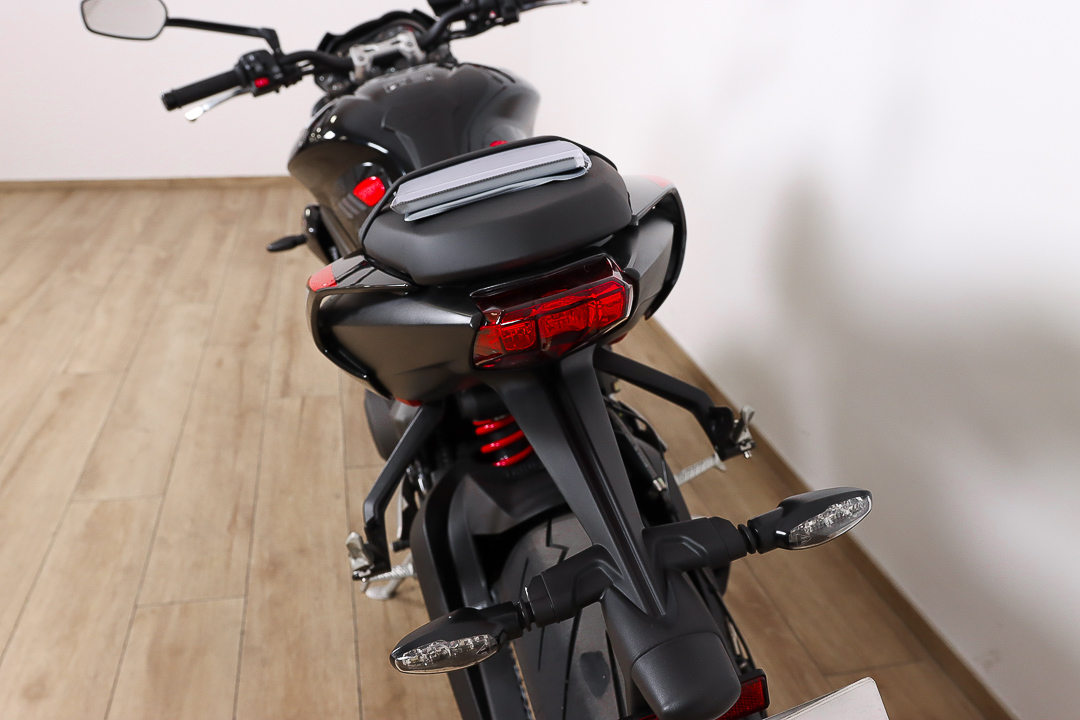 TRIUMPH STREET TRIPLE R promoTRIUMPH8 TRIUMPH STREET TRIPLE R promoTRIUMPH8
