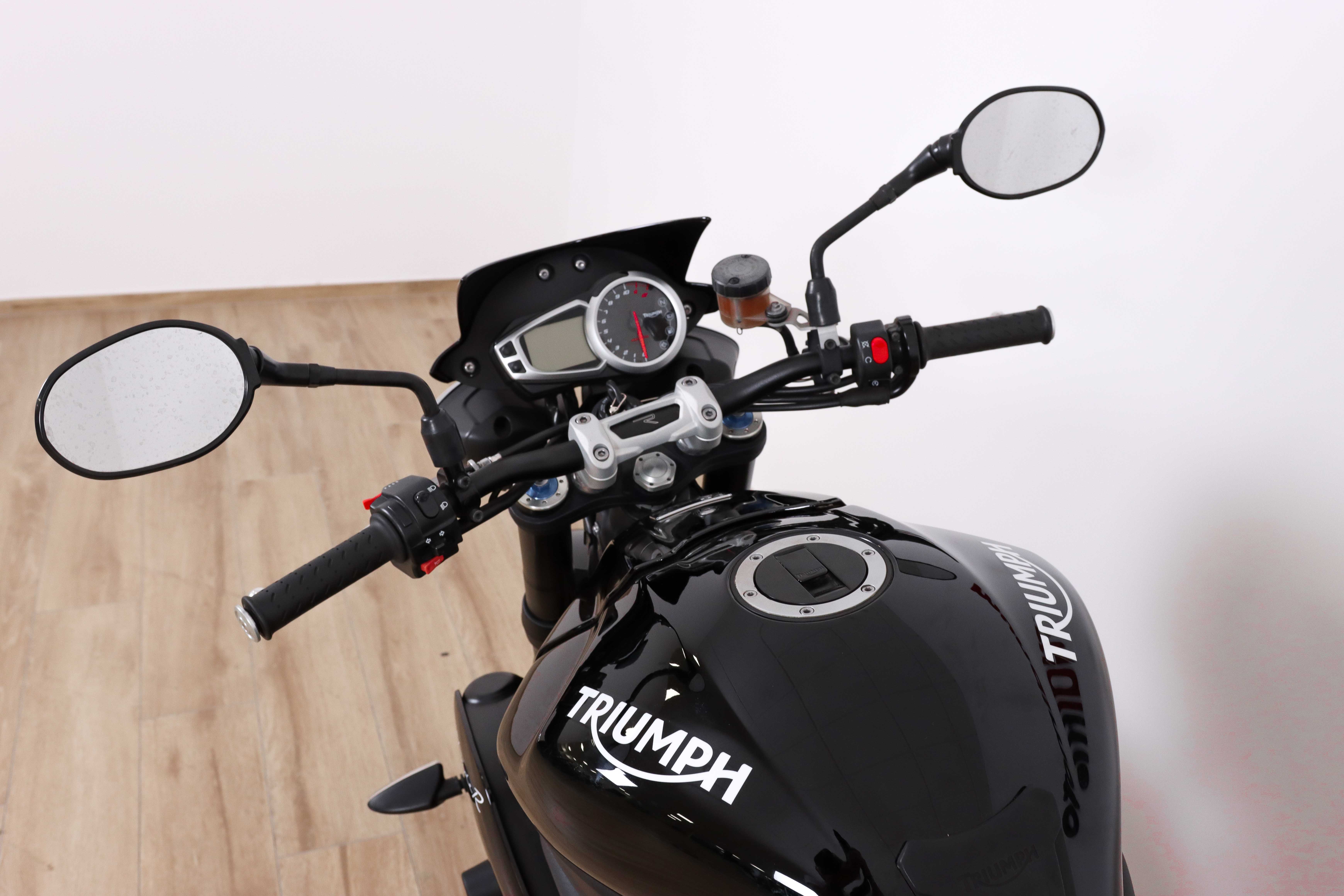 TRIUMPH SPEED Triple R promoTRIUMPH2 TRIUMPH SPEED Triple R promoTRIUMPH2
