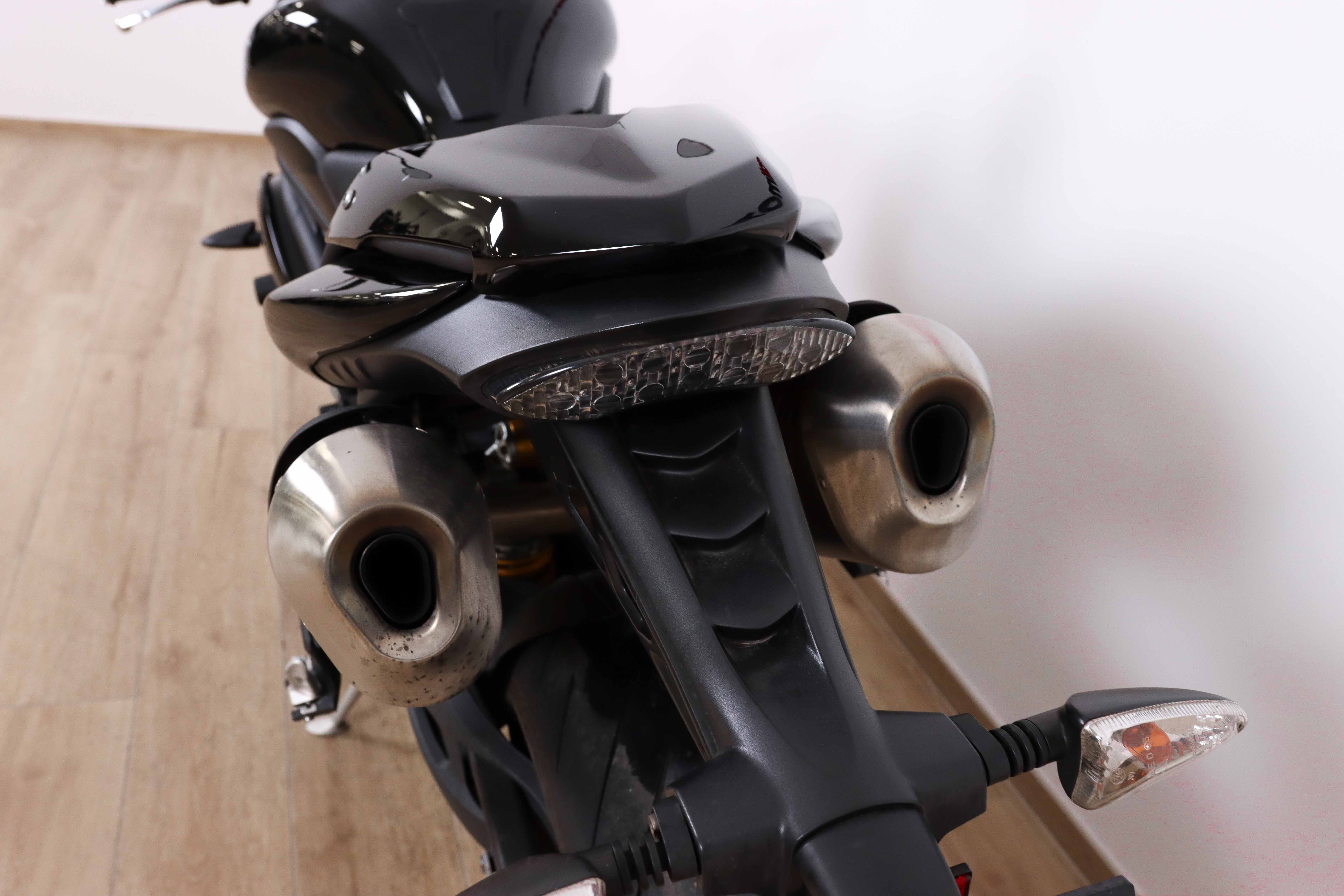 TRIUMPH SPEED Triple R promoTRIUMPH3 TRIUMPH SPEED Triple R promoTRIUMPH3