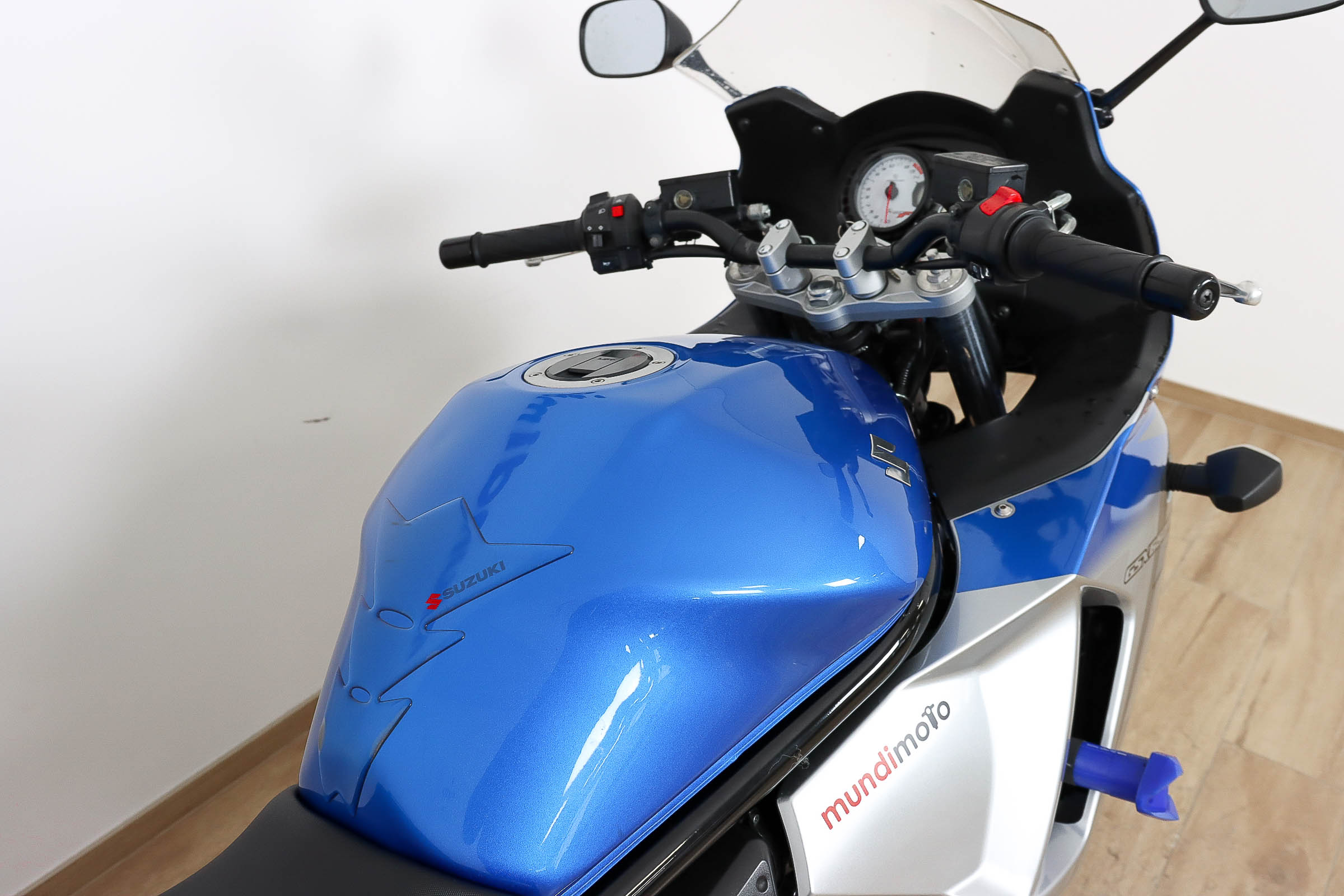 SUZUKI GSX 650 FSUZUKI4 SUZUKI GSX 650 FSUZUKI4